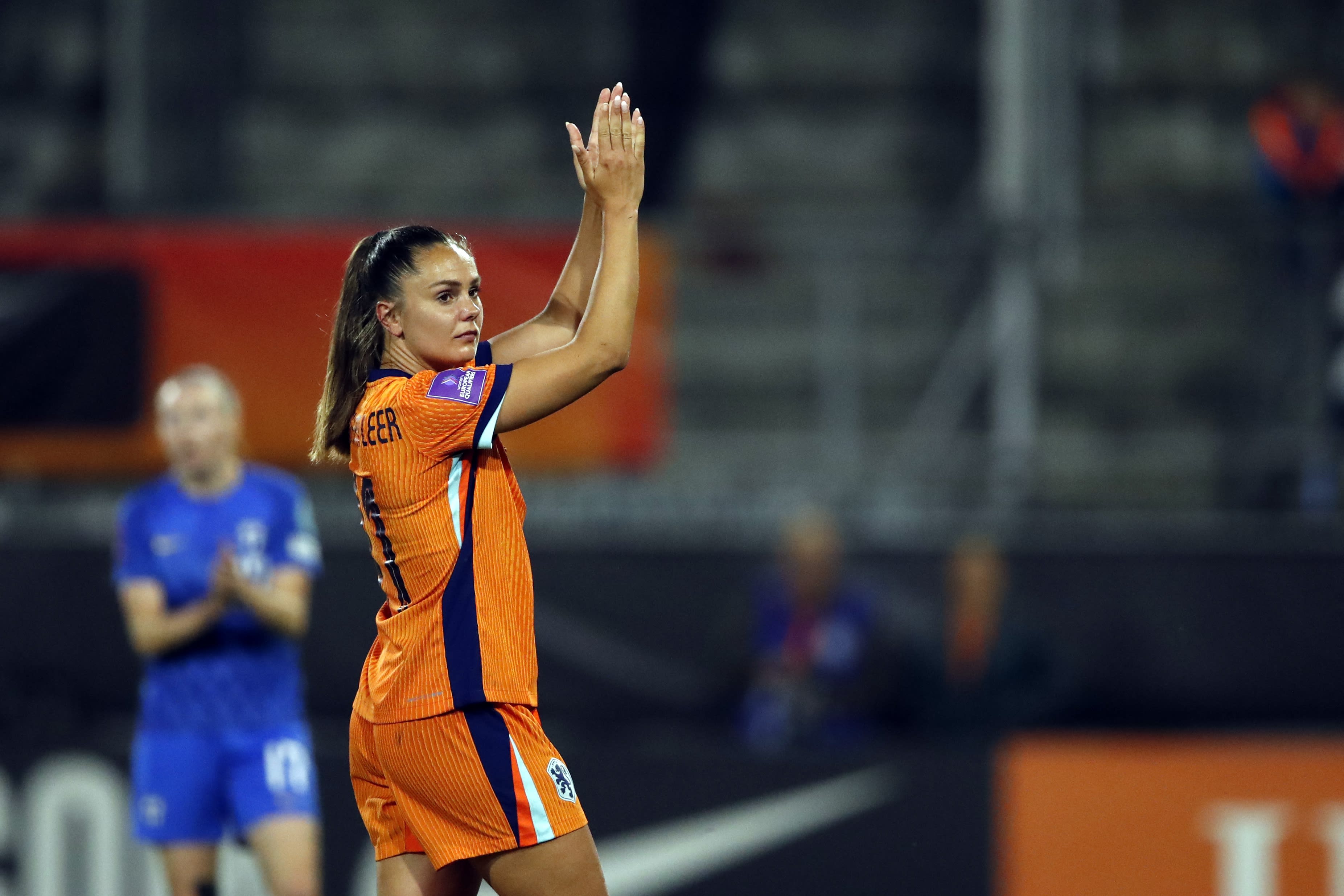 Thuispubliek neemt afscheid van Lieke Martens na 1-0 zege op Finland