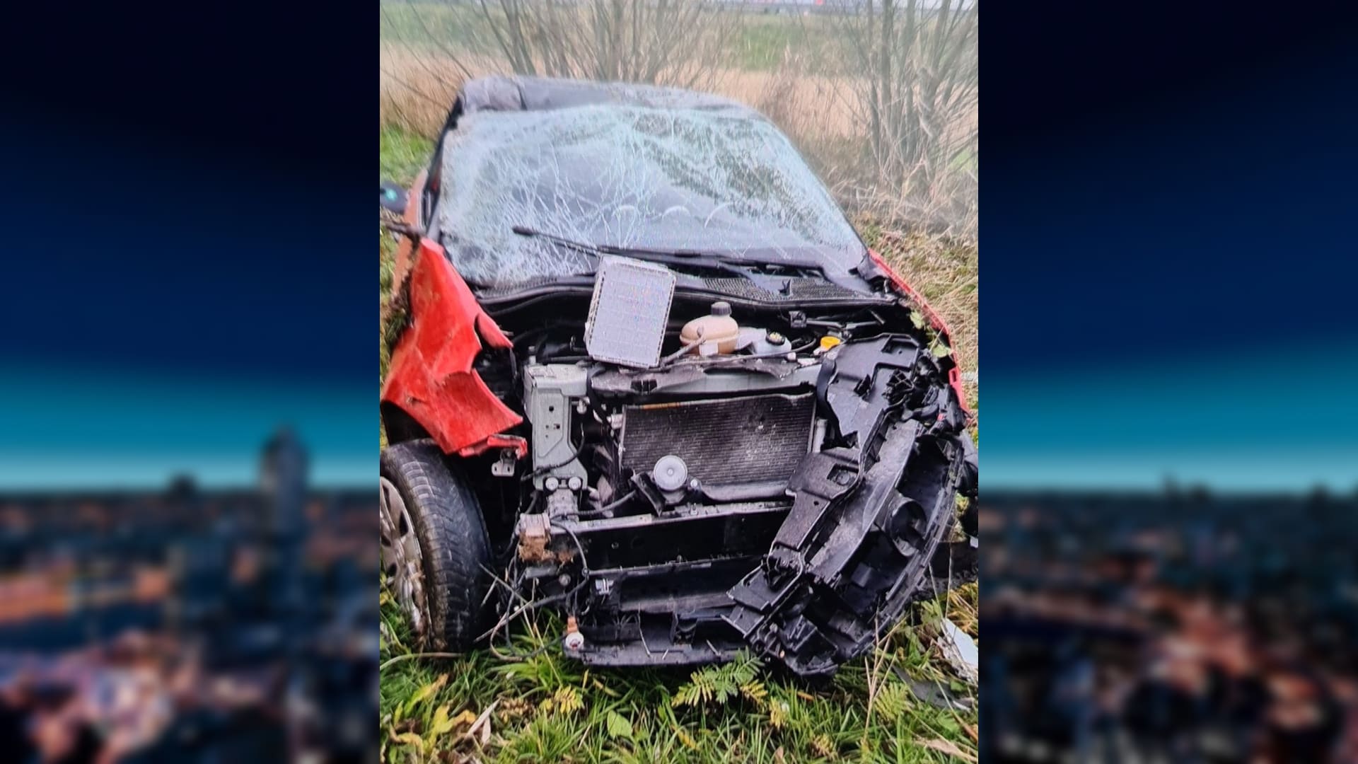 Engeltje op de schouder: auto slaat acht keer over de kop, bestuurder 'slechts' lichtgewond