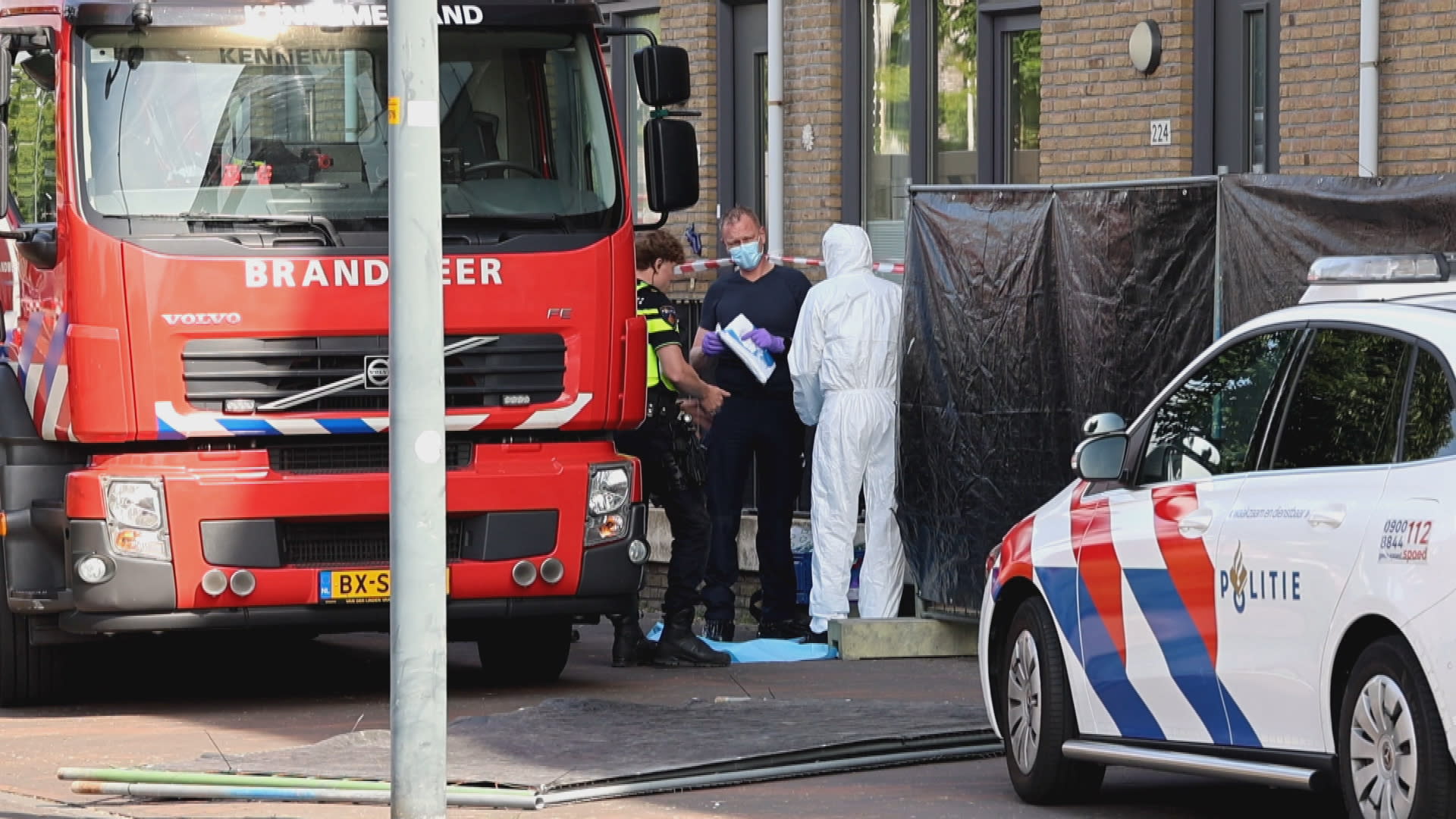 Twee doden bij steekincident in woning Hoofddorp, twee agenten gewond | Hart van Nederland