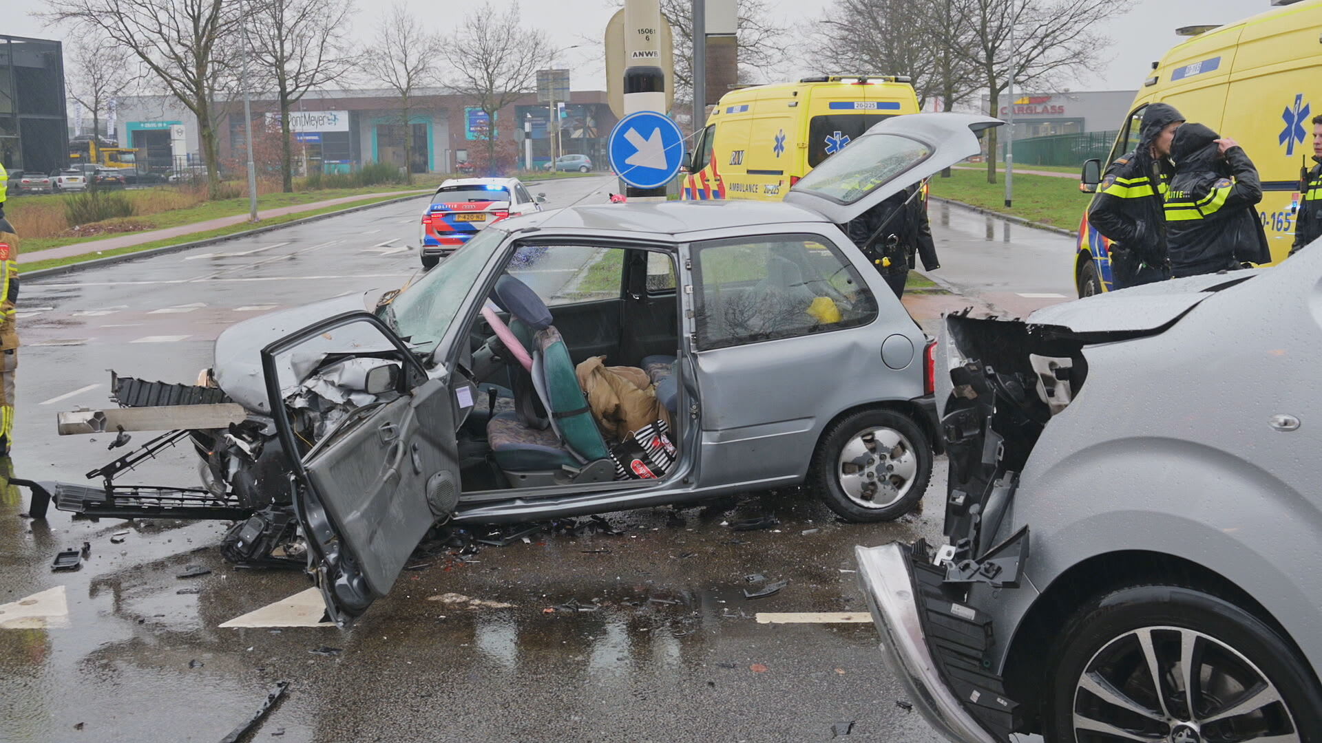 Meerdere gewonden en persoon bekneld na ongeval Breda