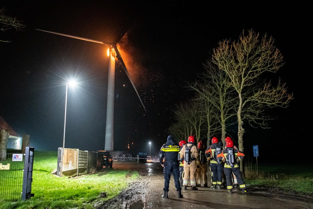 Groningse windmolen verwoest door felle brand