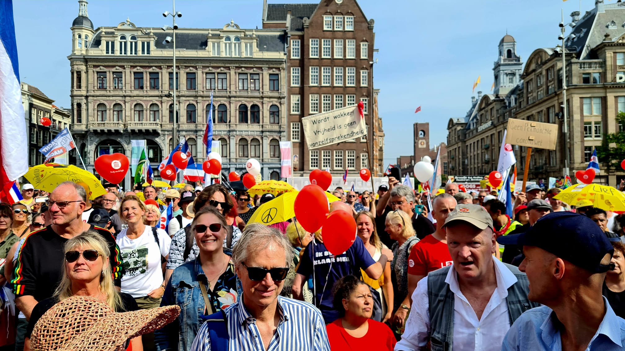 Arrestatie om hakenkruis bij demonstratie tegen kabinet op Dam