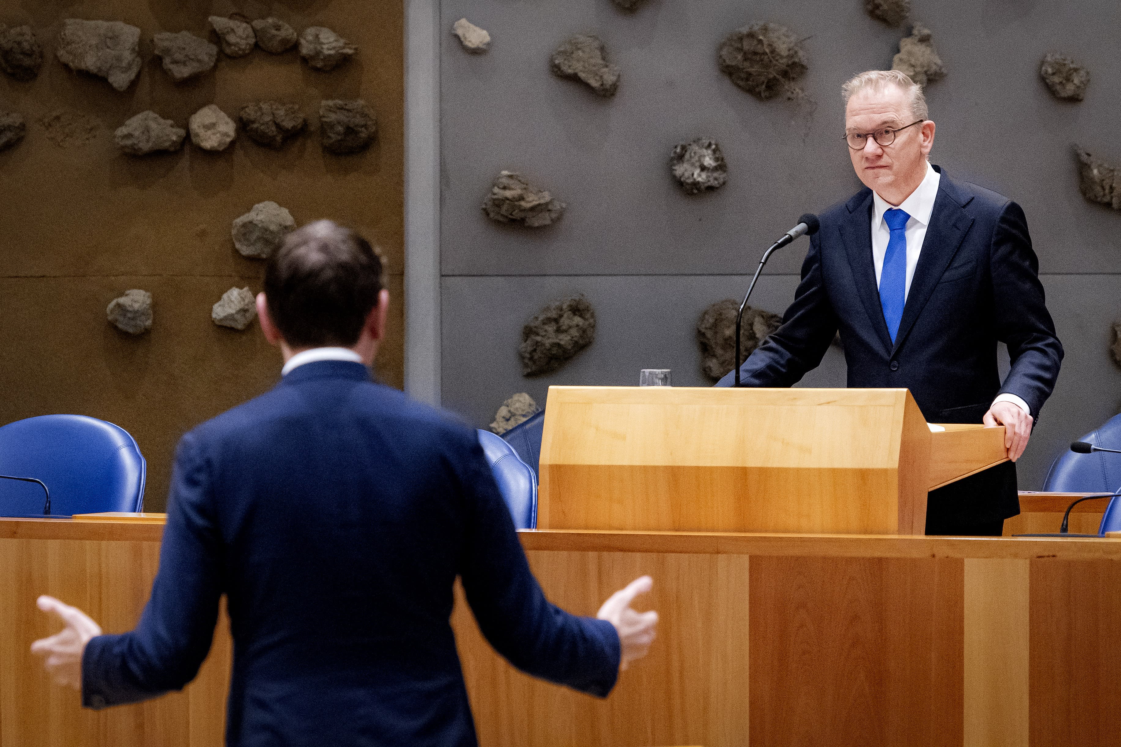 Vertrouwen in regering zakt verder weg, vooral bij hoger opgeleiden