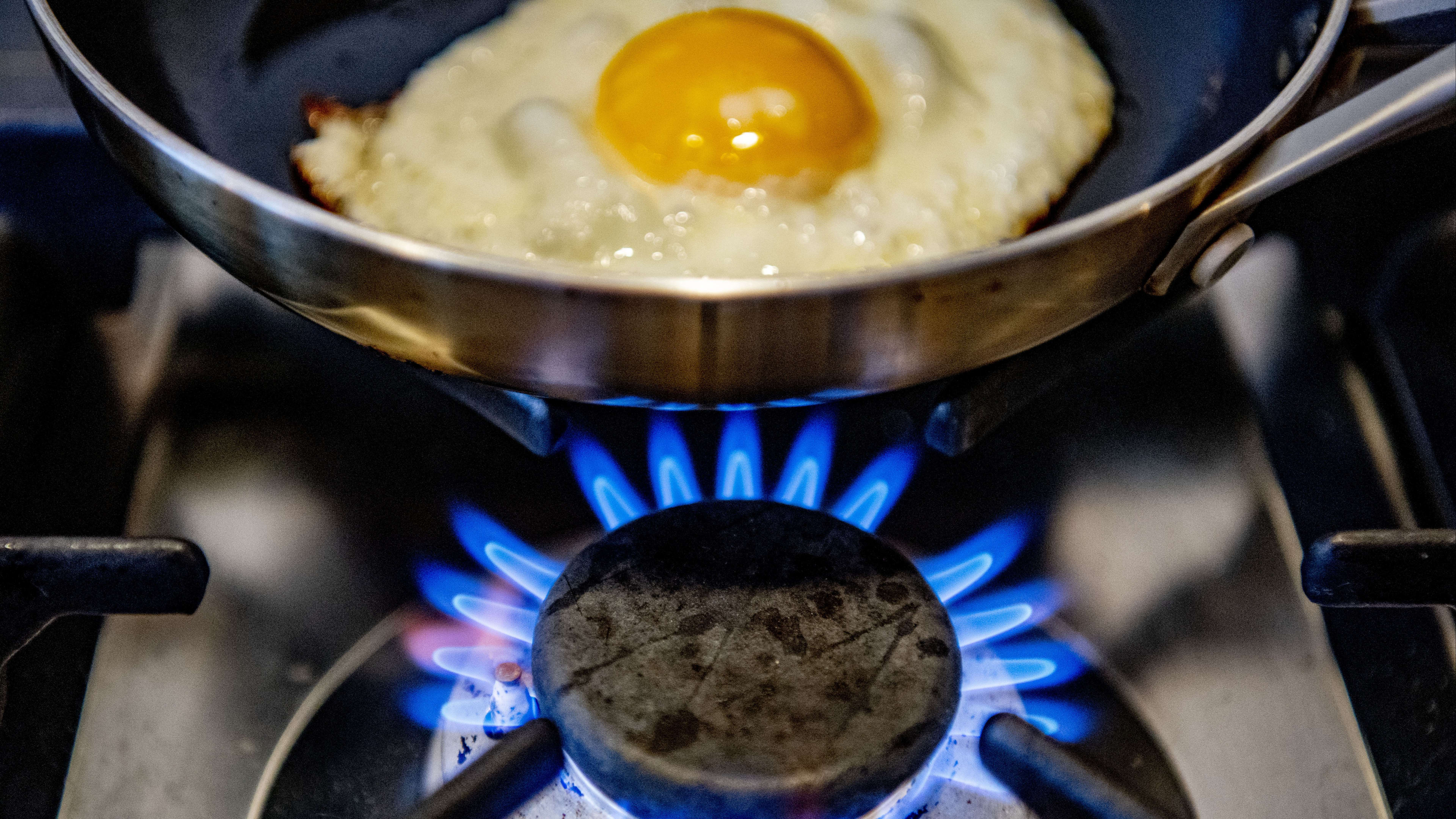 Koken op gas leidde vorig jaar bij zeker 70.000 kinderen tot astmaklachten