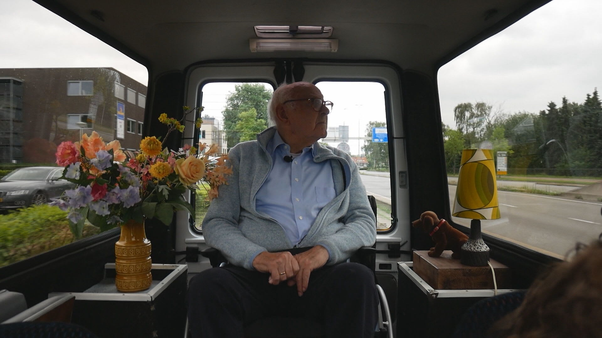 Teun Toebes geeft met zijn 'Pauzemobiel' mensen met dementie de dag van hun leven