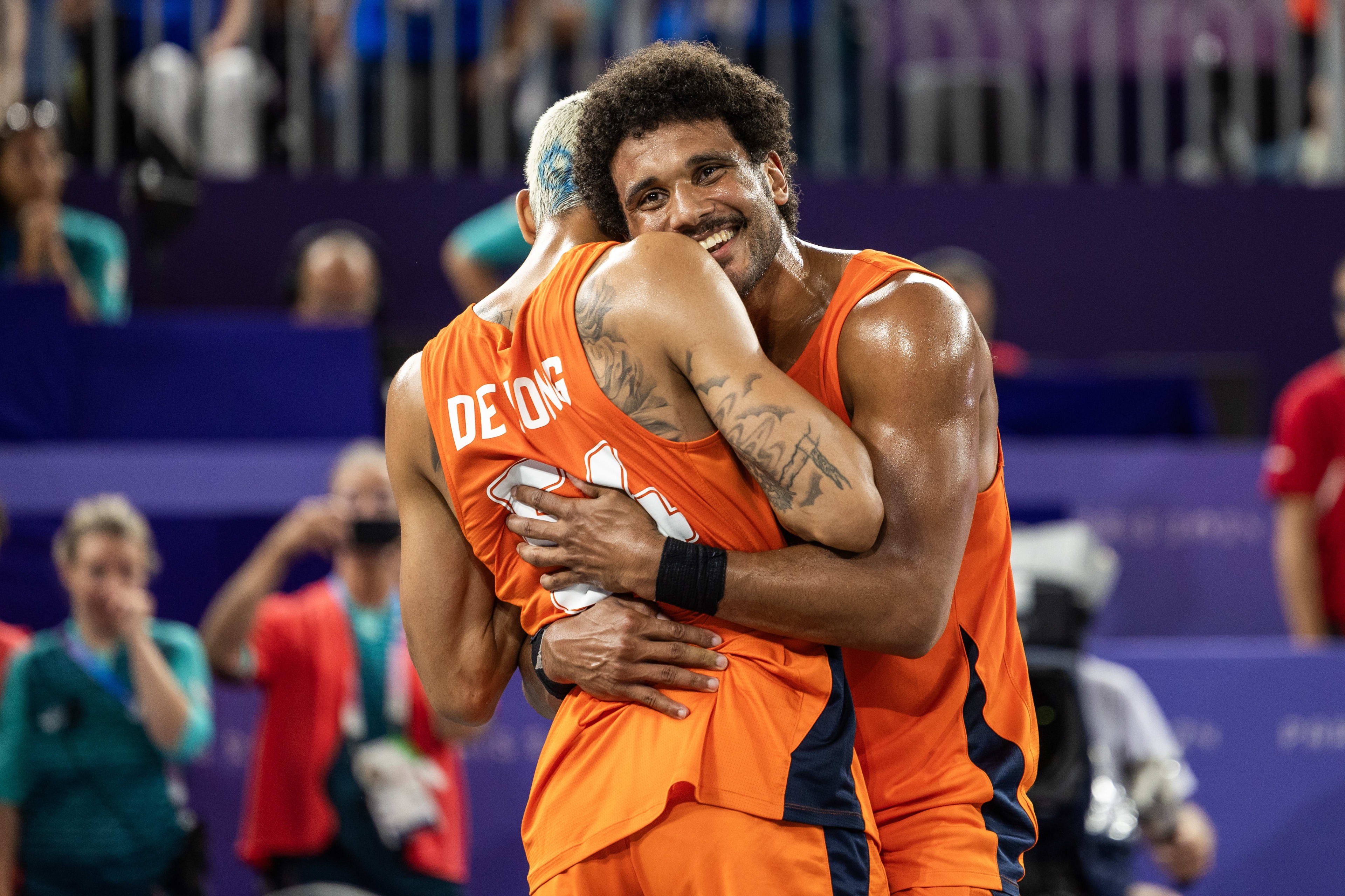 Historische gouden medaille voor 3x3-basketballers bij Olympische Spelen