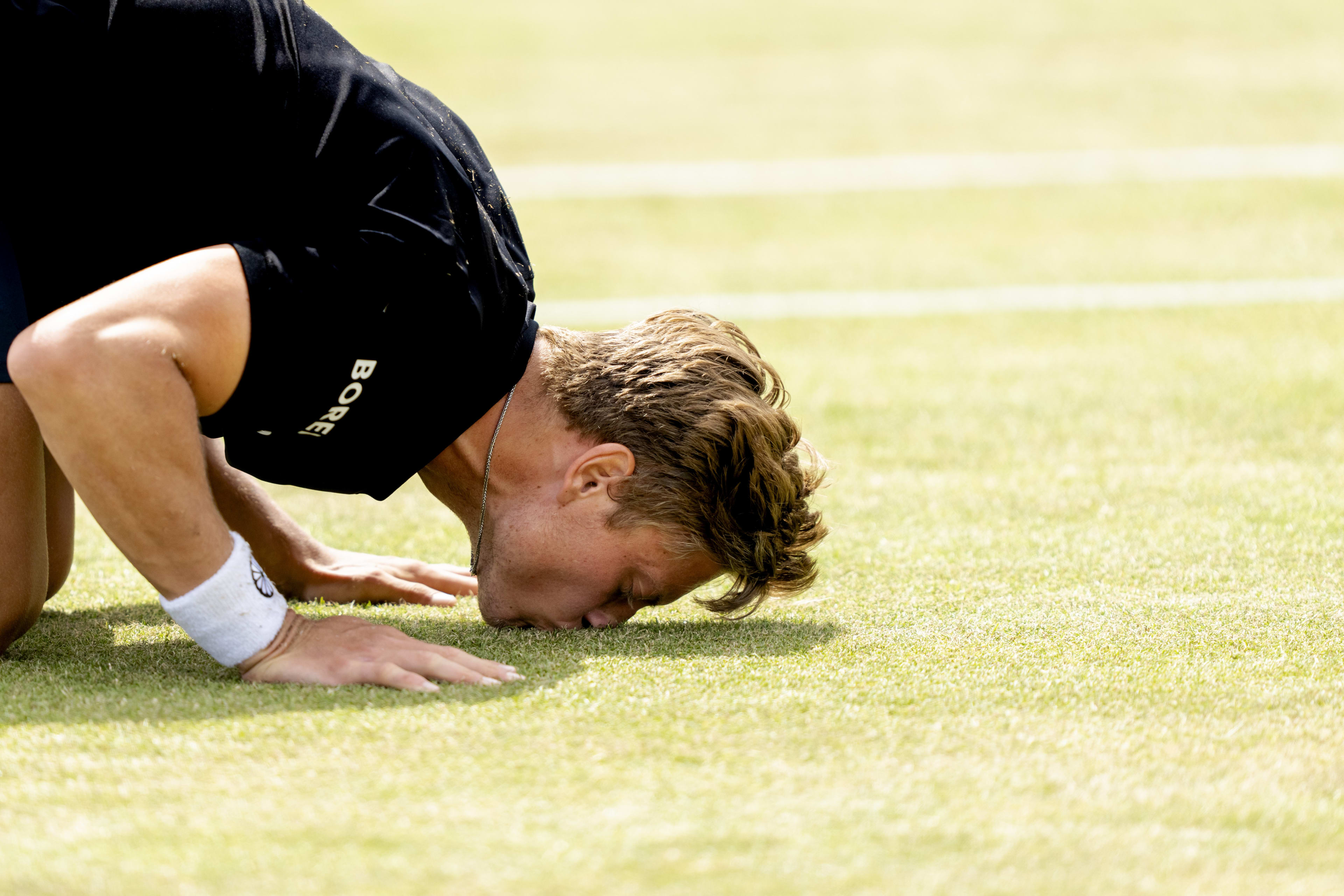 Tennisser Van Rijthoven bekroont topweek in Rosmalen met titel