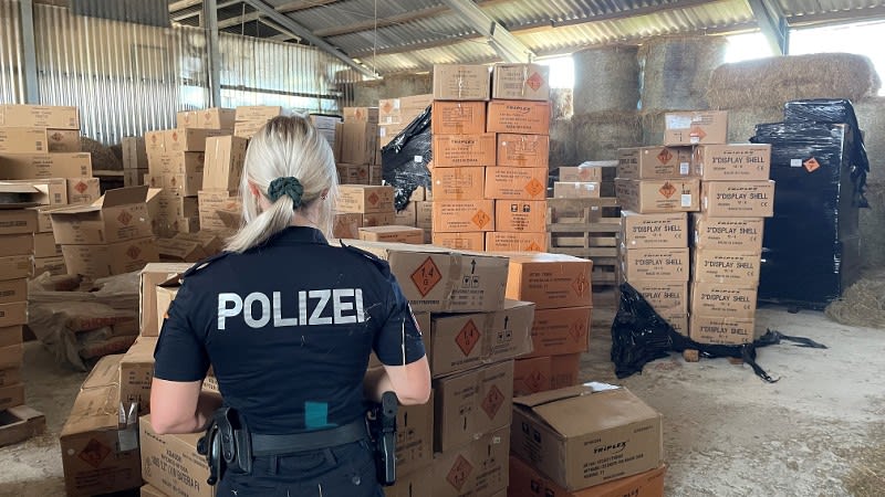 Flinke vangst: politie onderschept 350.000 kilo illegaal vuurwerk bestemd voor Nederlandse markt