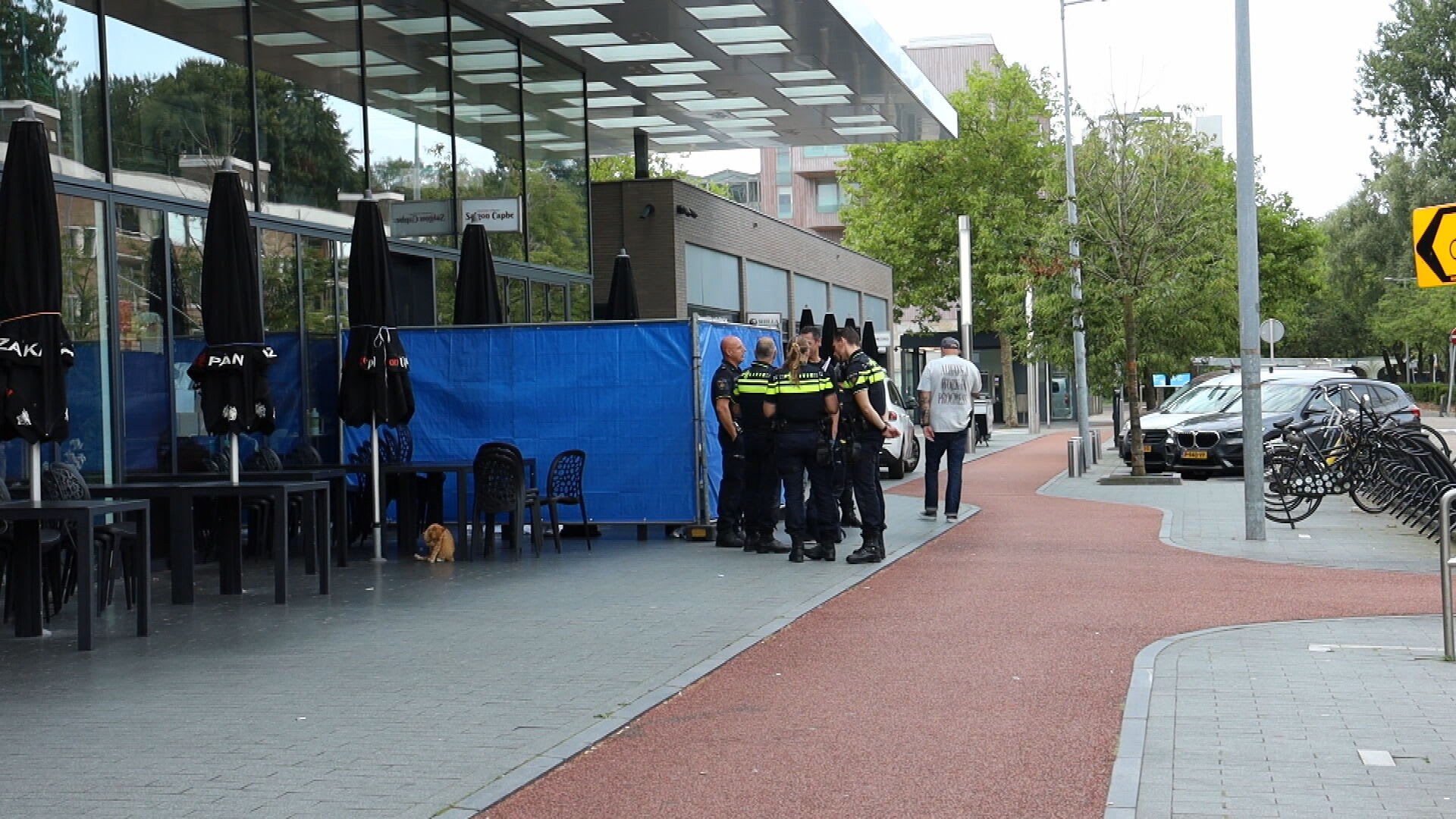 Lichaam gevonden op straat in Amsterdam, politie doet onderzoek