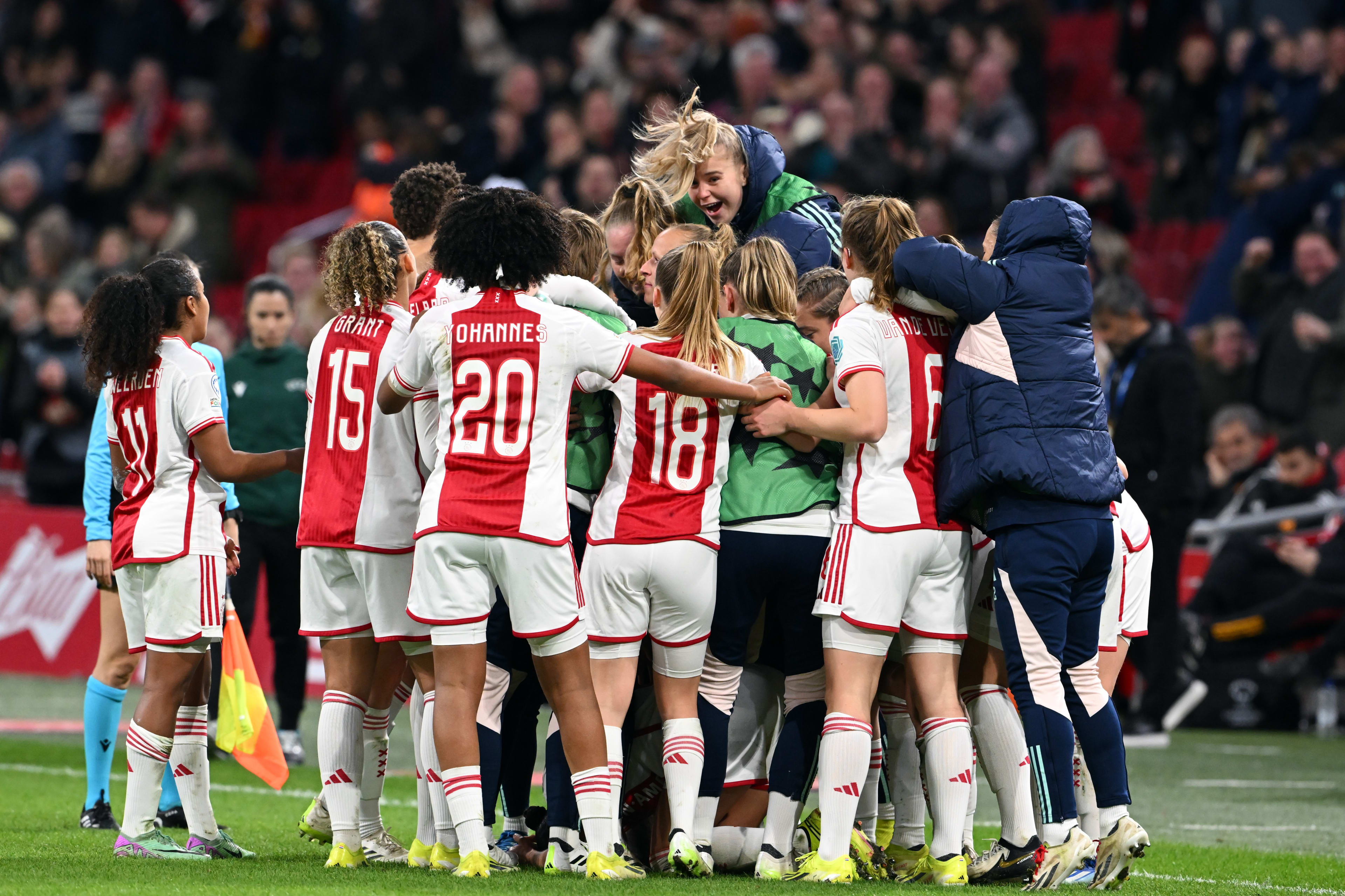 Primeur: Ajax-vrouwen naar kwartfinale Champions League