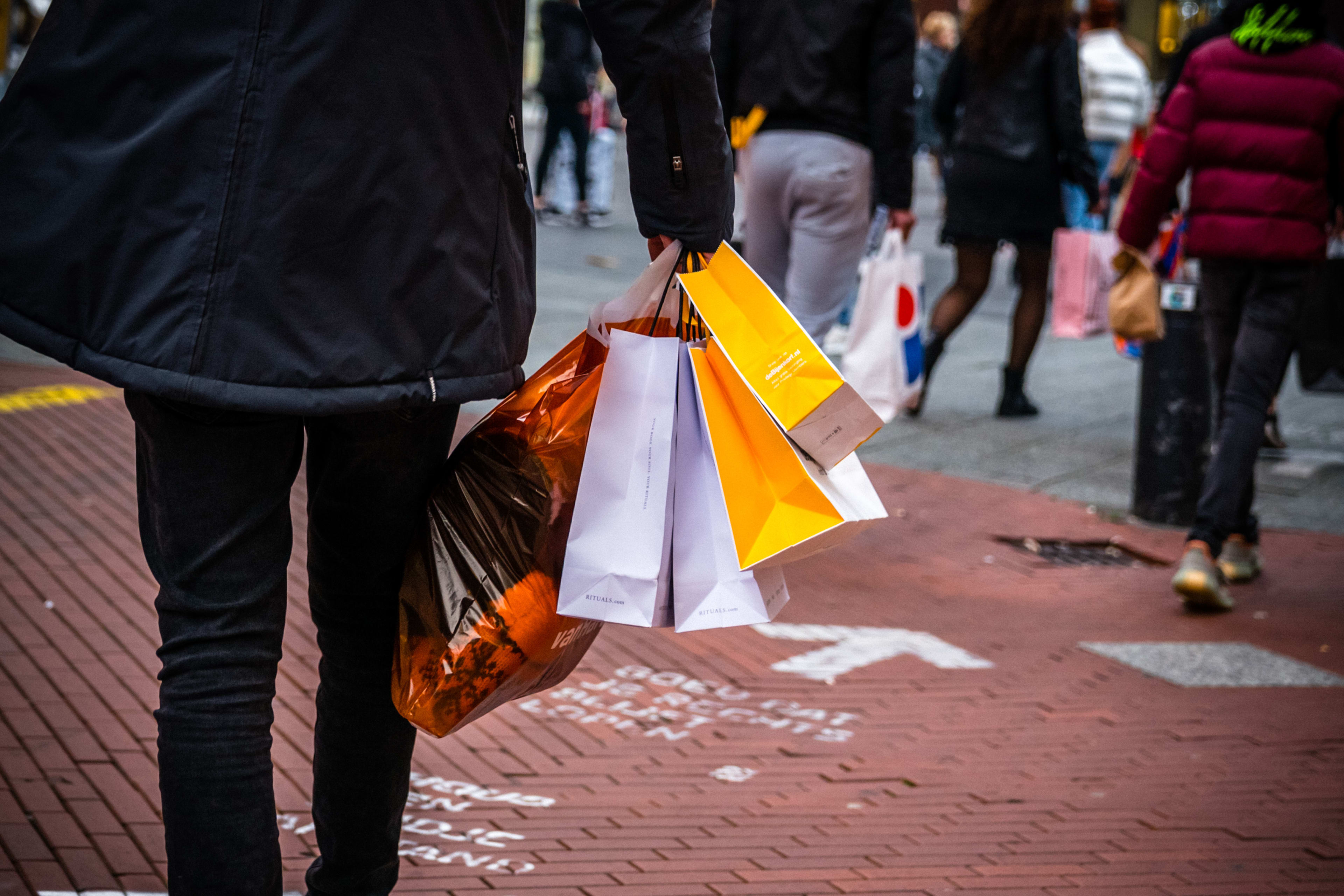 Heerlijk avondje pakt karig uit: helft Nederlanders heeft geen Sinterklaasinkopen gedaan