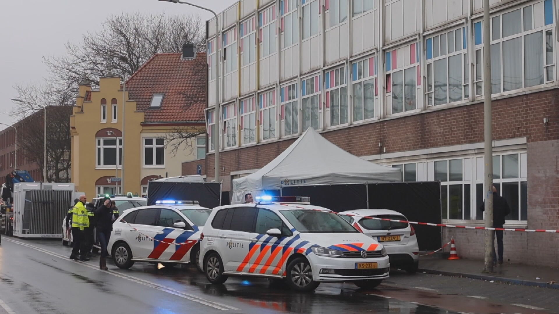 Baby zwaargewond na val uit raam Den Haag, moeder aangehouden