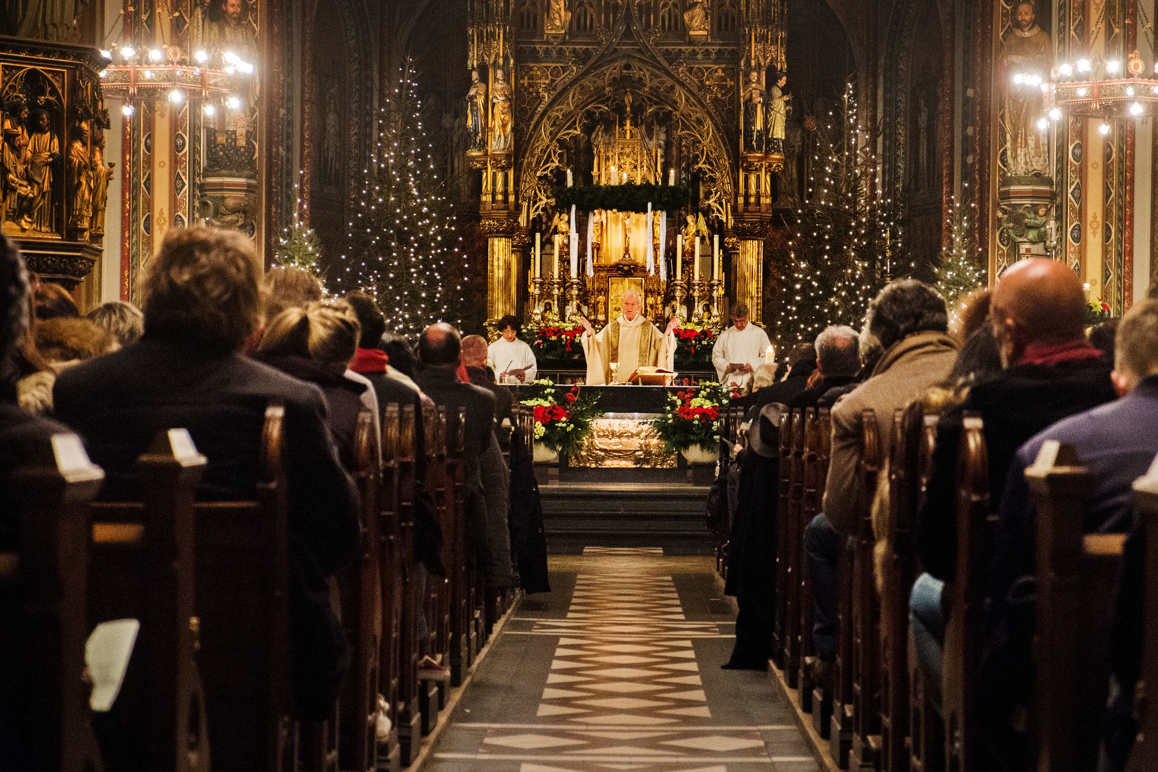 Kerken lopen kerst mis: 'Met pijn in het hart besloten de deuren op slot te doen...'