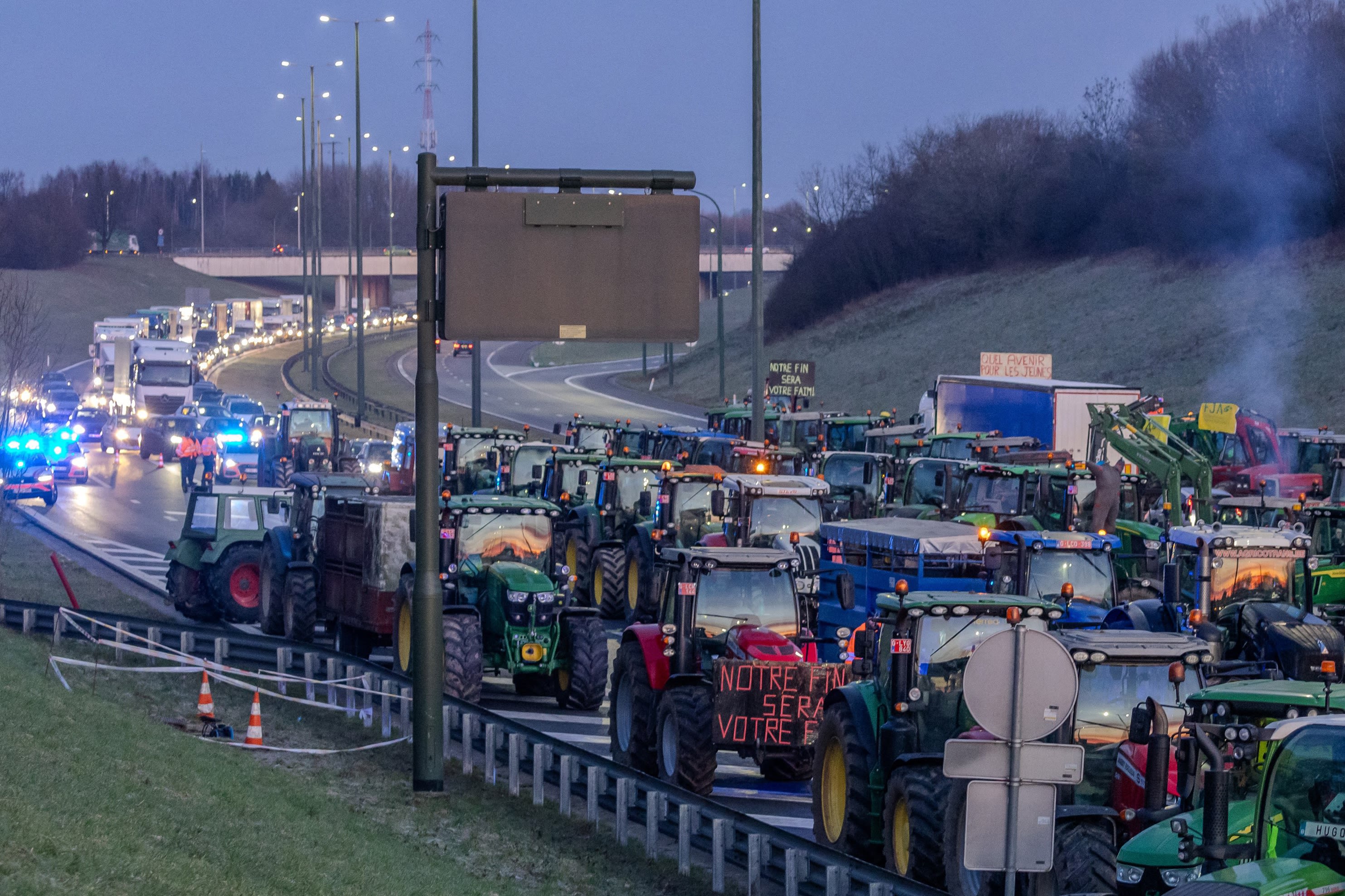 Boerenactie op snelweg van Breda naar Antwerpen voorbij