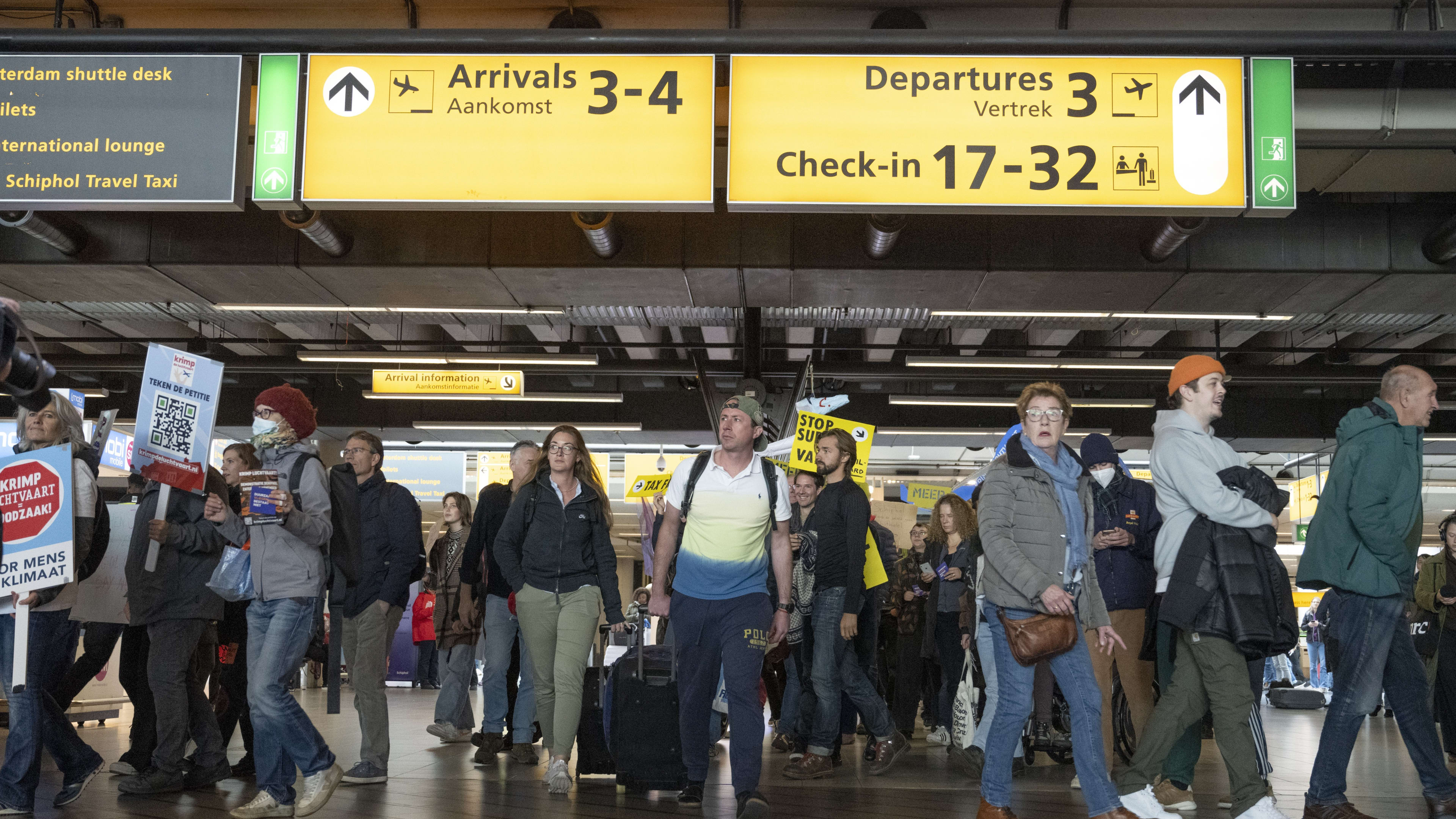 Nederlandse reiziger de klos: Schiphol ontziet overstappers bij schrappen vluchten