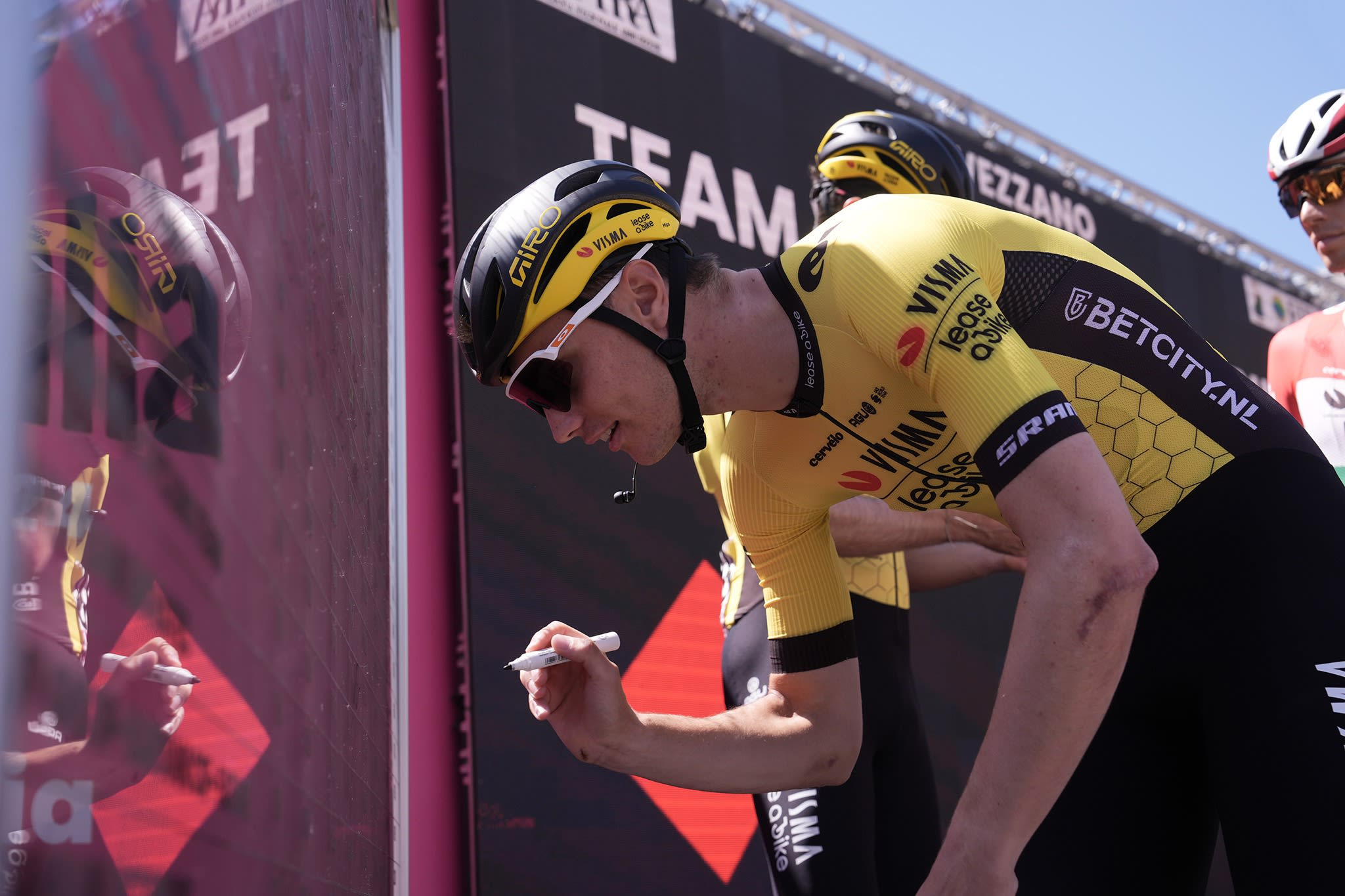 Topprestatie: 22-jarige Olav Kooij wint negende etappe in Giro d'Italia