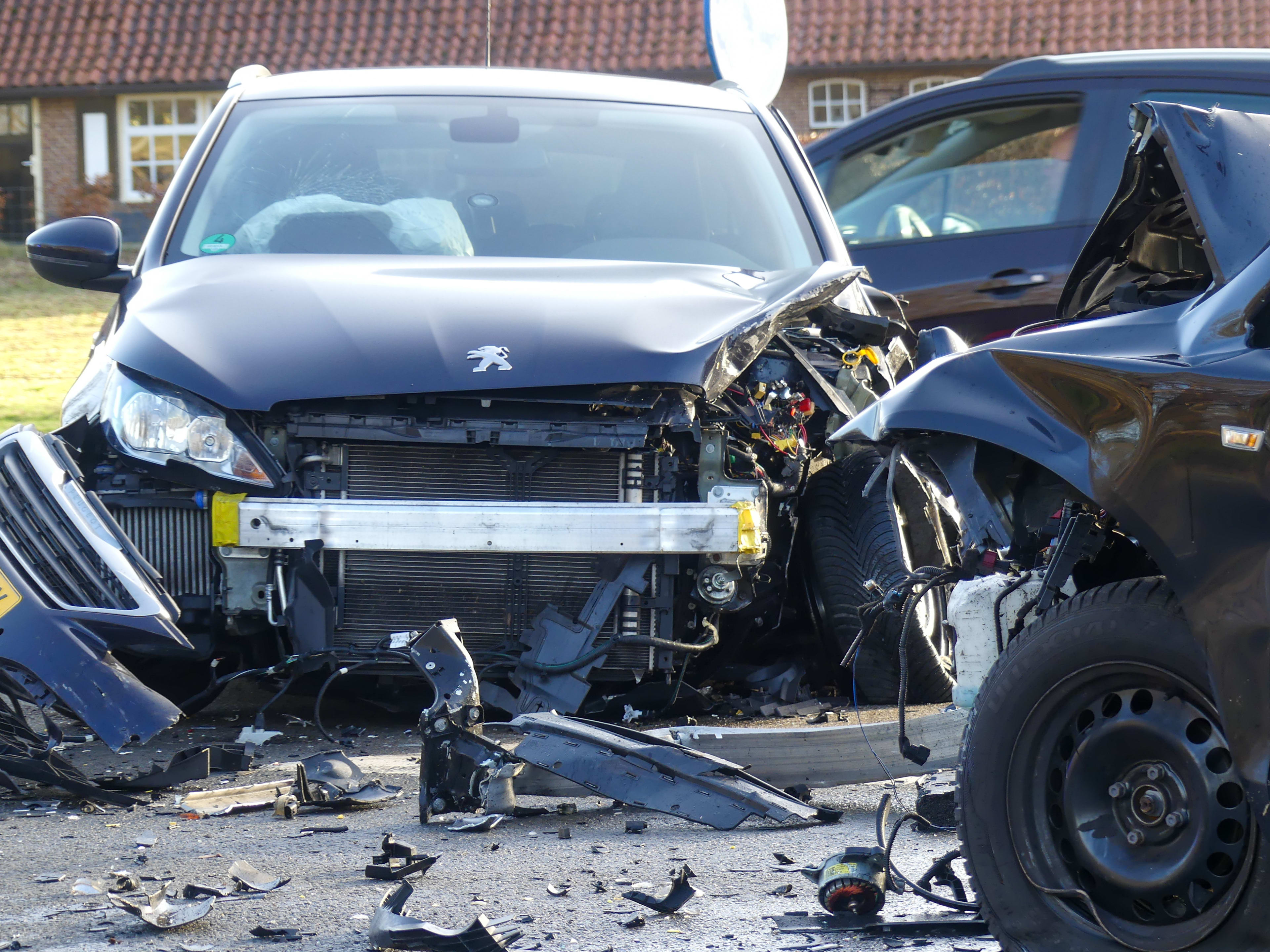 Ravage en gewonden na aanrijding op N739 bij Beckum