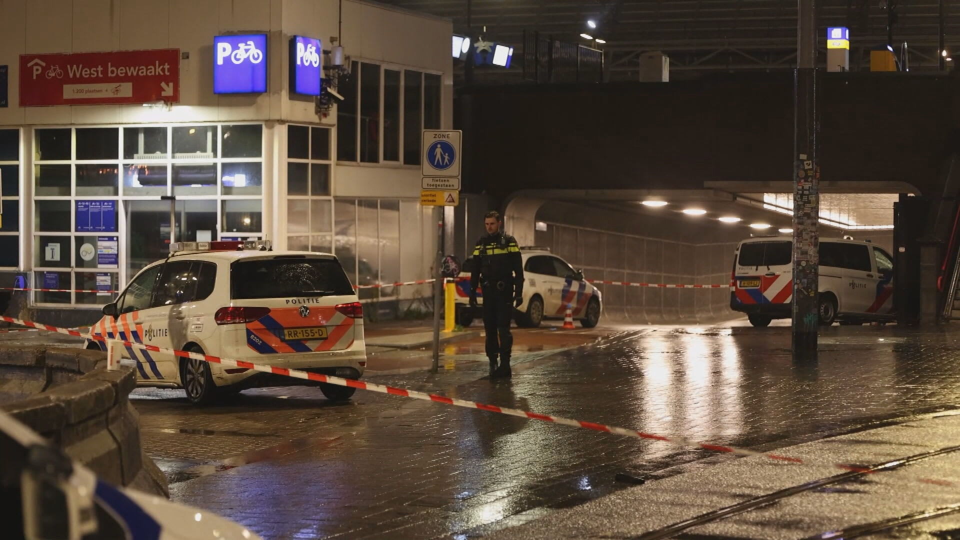 Politie schiet bij aanhouding na steekpartij bij Amsterdam CS