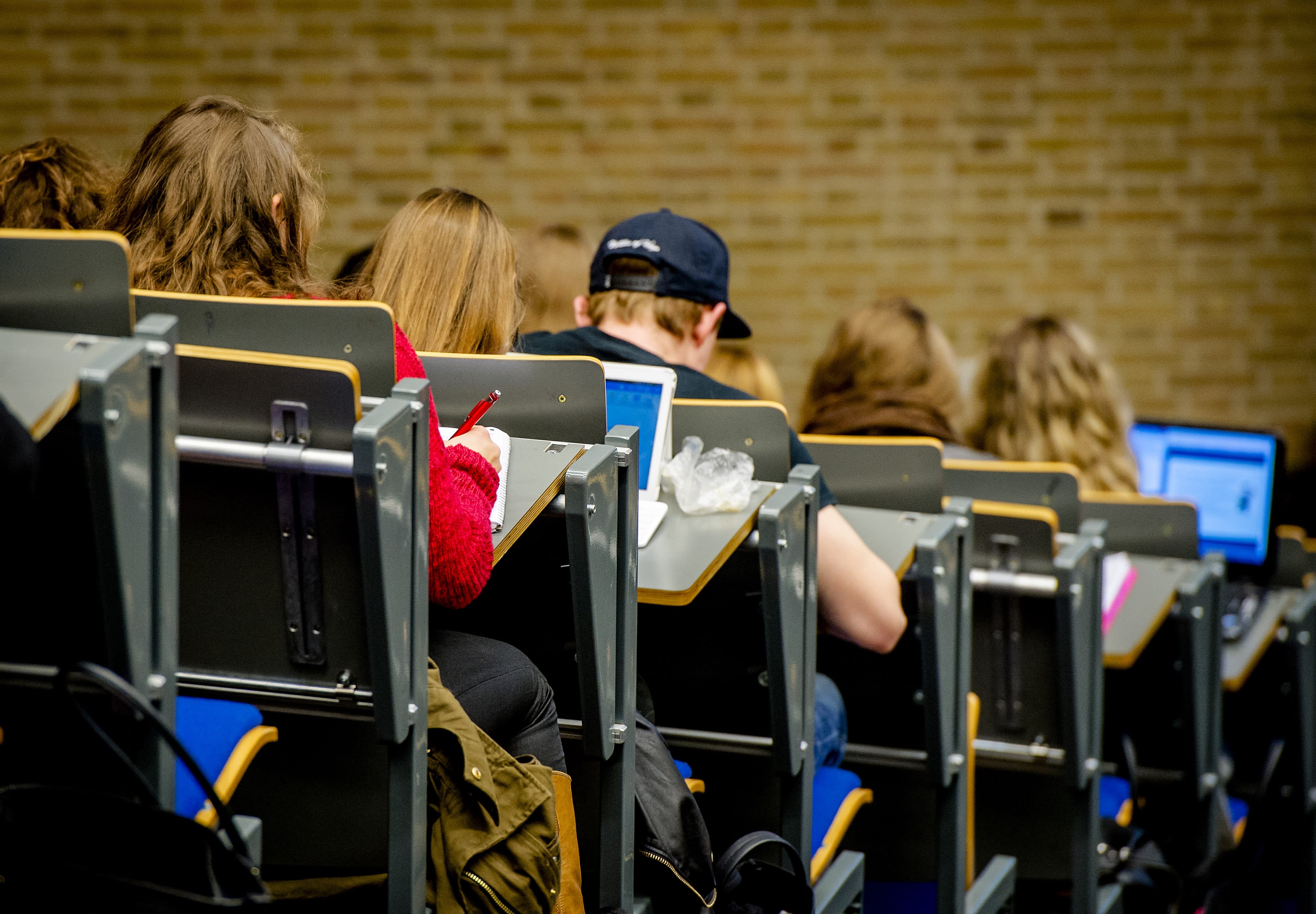 Studenten gaan waarschijnlijk vanaf volgend jaar rente betalen over studieschuld