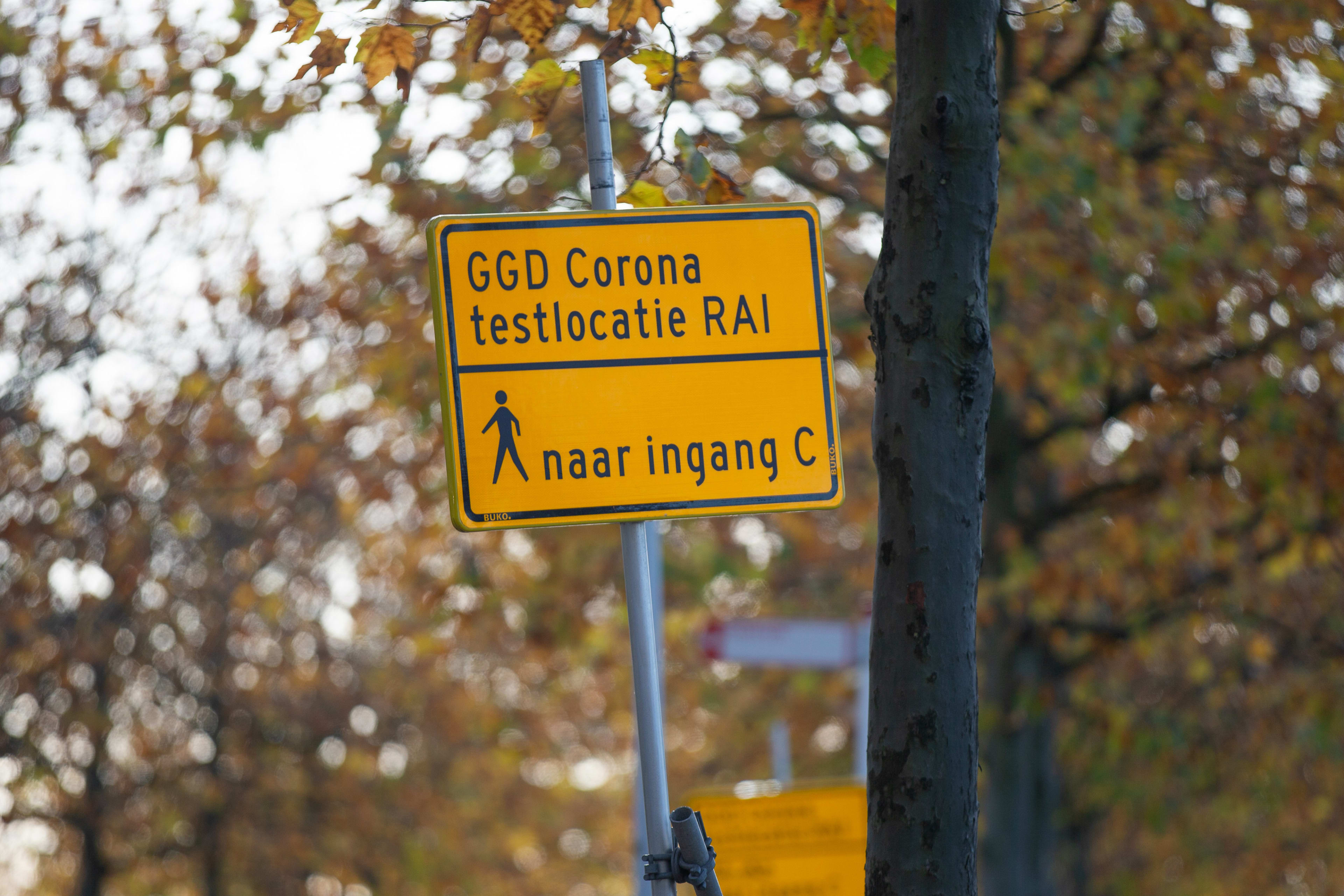 Brandstichting bij testlocatie in Urmond, ruiten ingegooid in Amsterdam