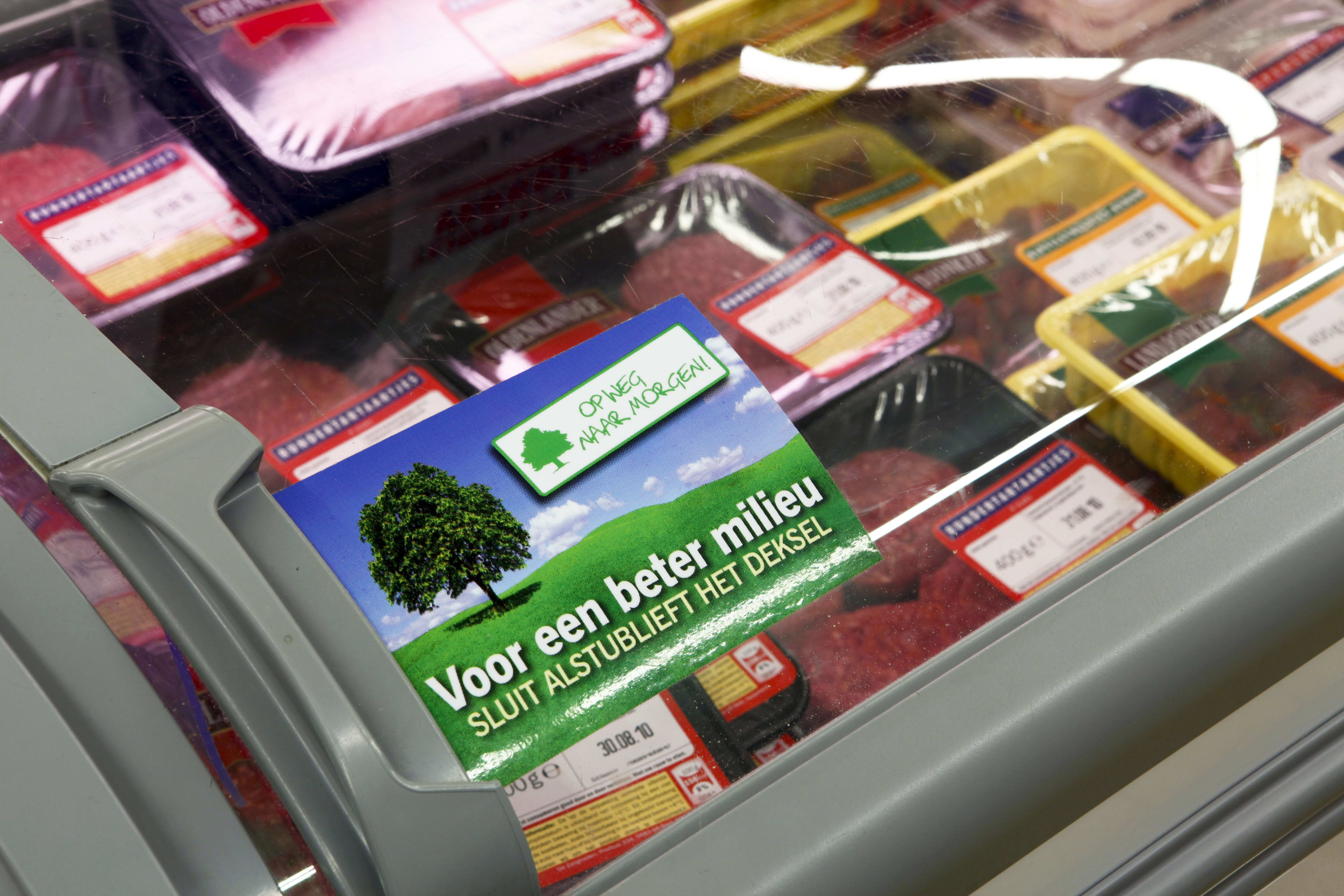 Lidl legt vleesvervangers naast vlees in koeling zodat bezoekers vega-optie kopen