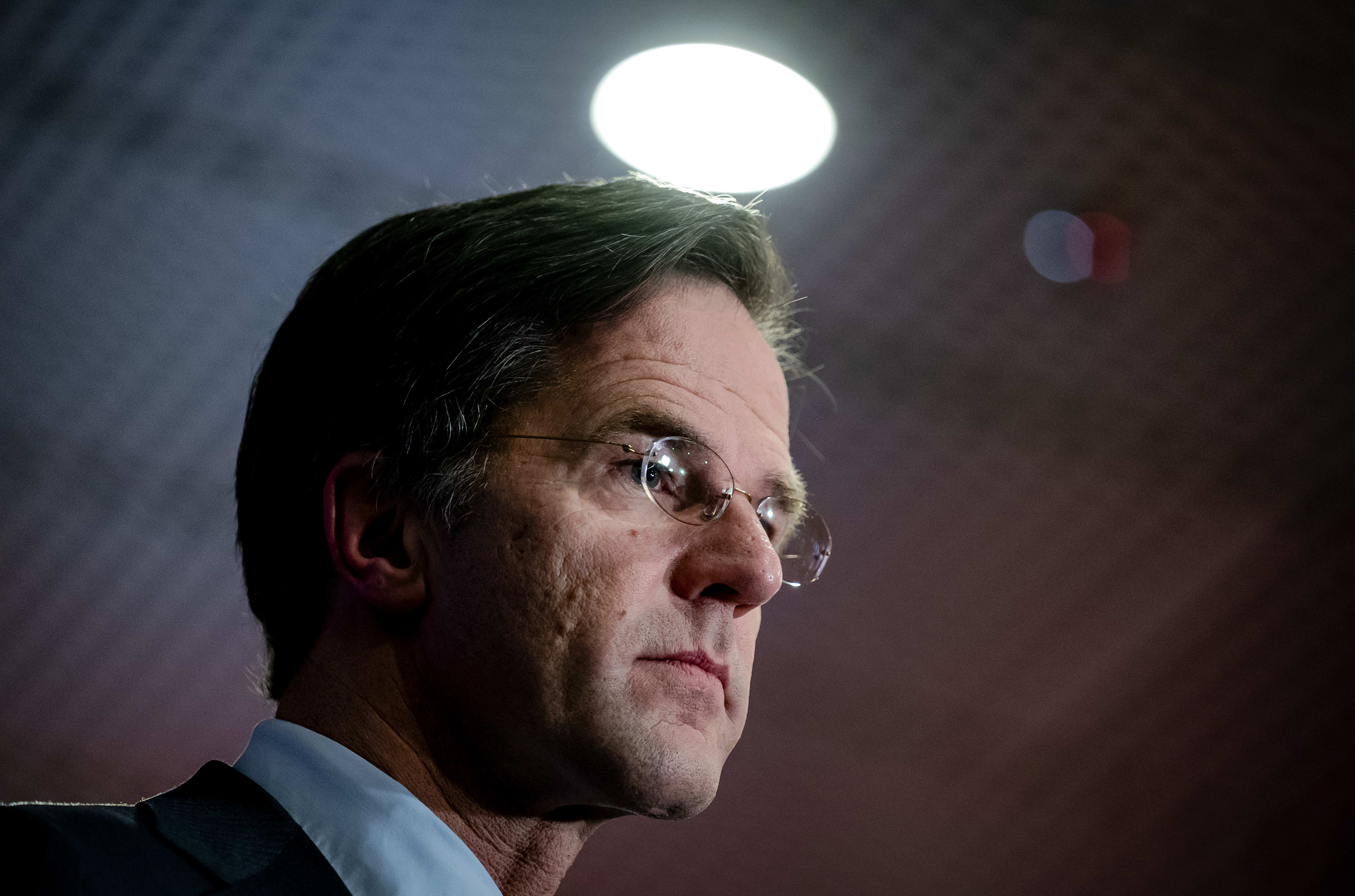 Rutte wil door als premier en gaat 'zijn stinkende best doen' om vertrouwen terug te winnen