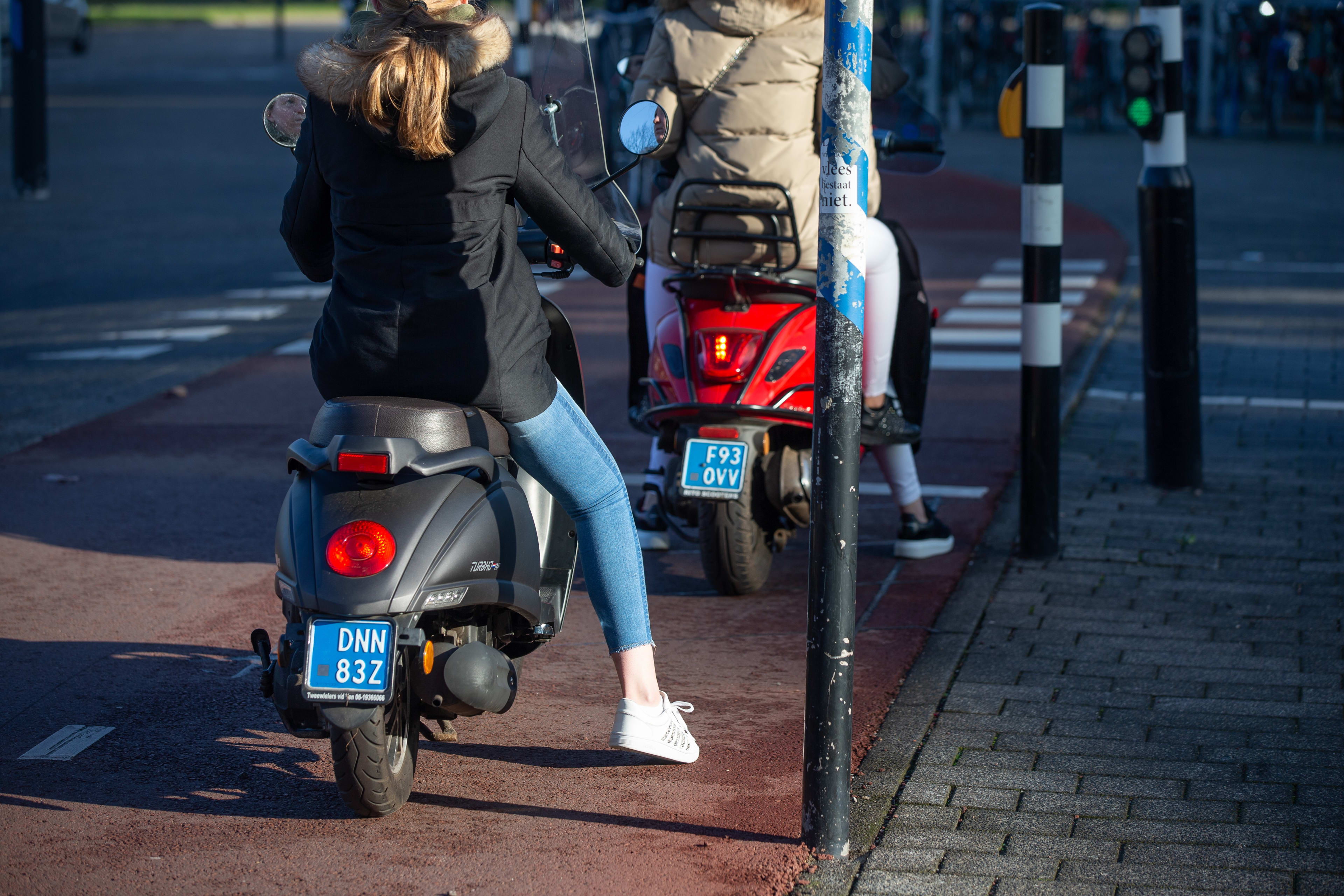 'Eindelijk duidelijkheid' voor snorfietsers: helmplicht vanaf volgend jaar