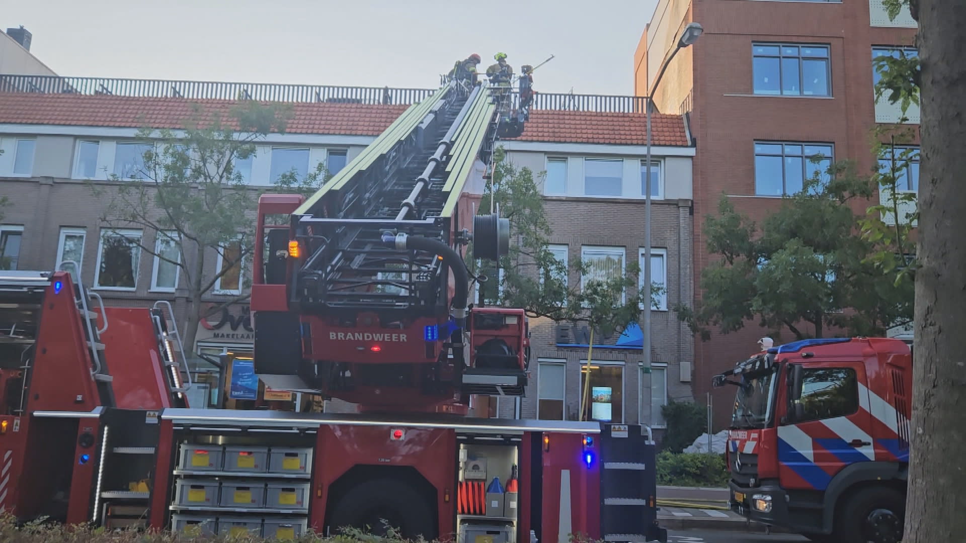 Barbecue zet dakterras in Purmerend in brand: vijf gewonden