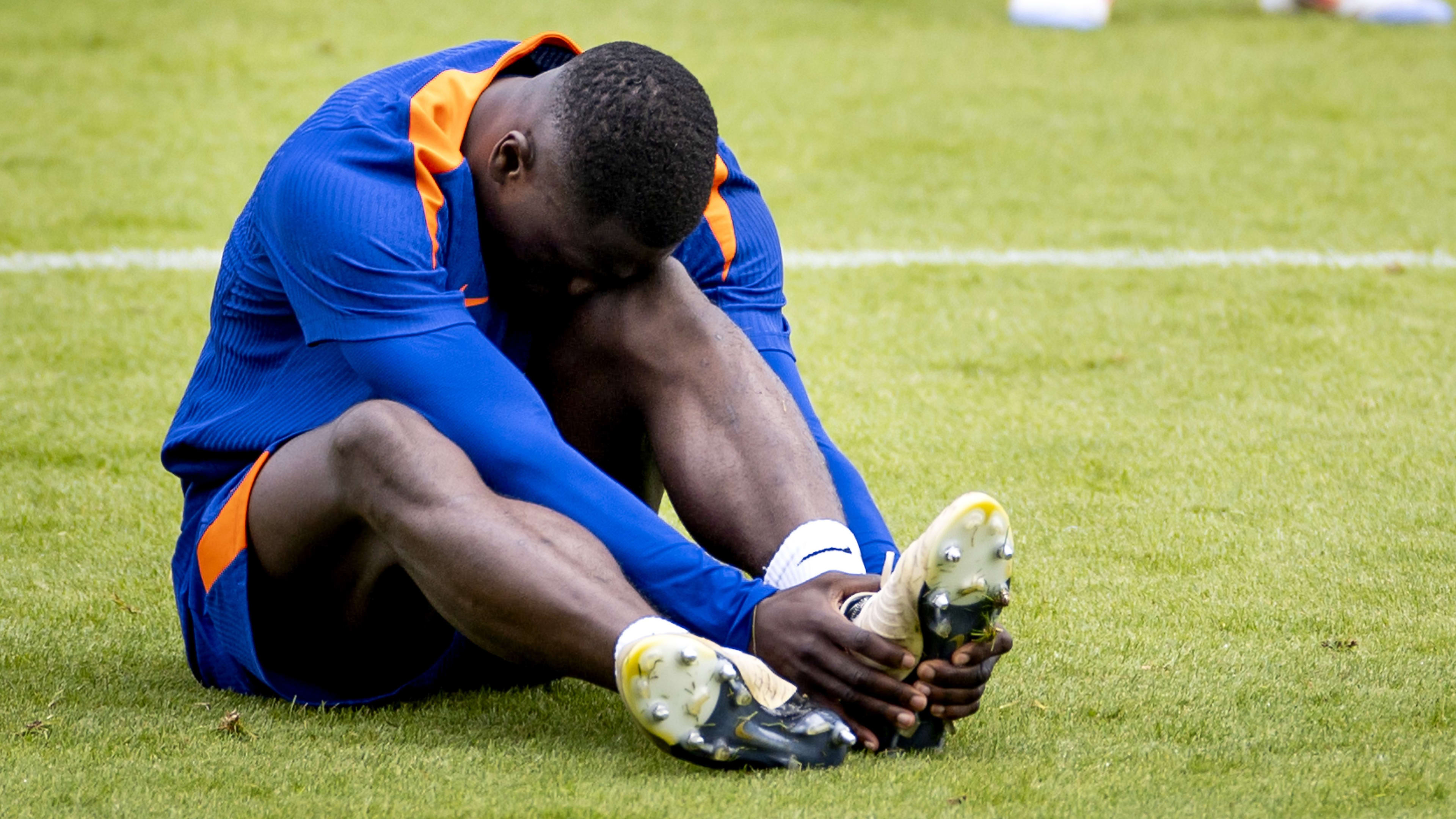 Nog een blessure bij Oranje vlak voor EK? Brobbey staakt training