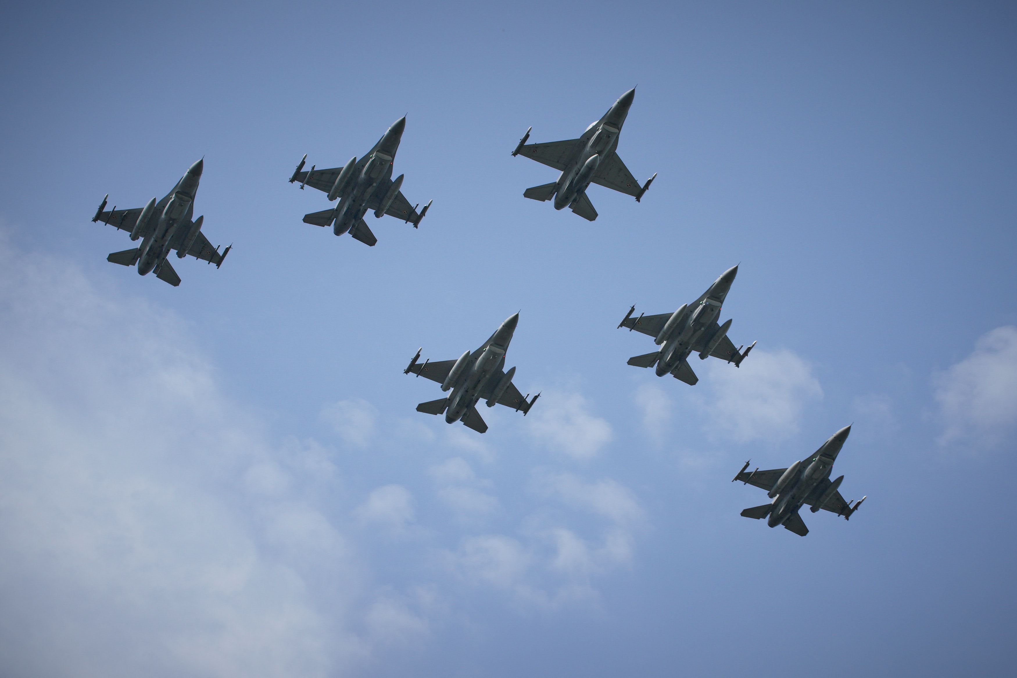 F-16's maken afscheidsvlucht boven Nederland: hier kun je ze zien overvliegen