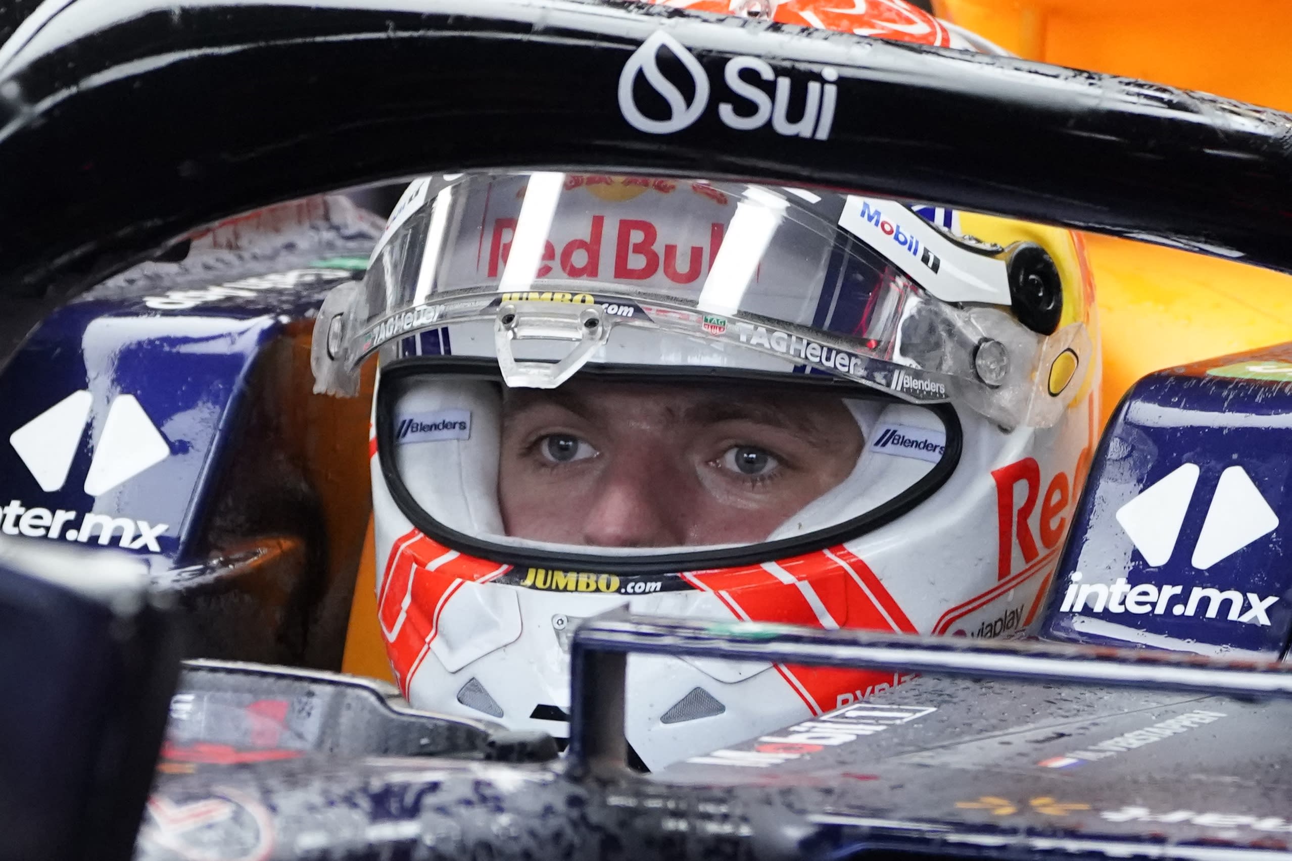 ZIEN: Max Verstappen showt speciale helm voor Grand Prix Zandvoort