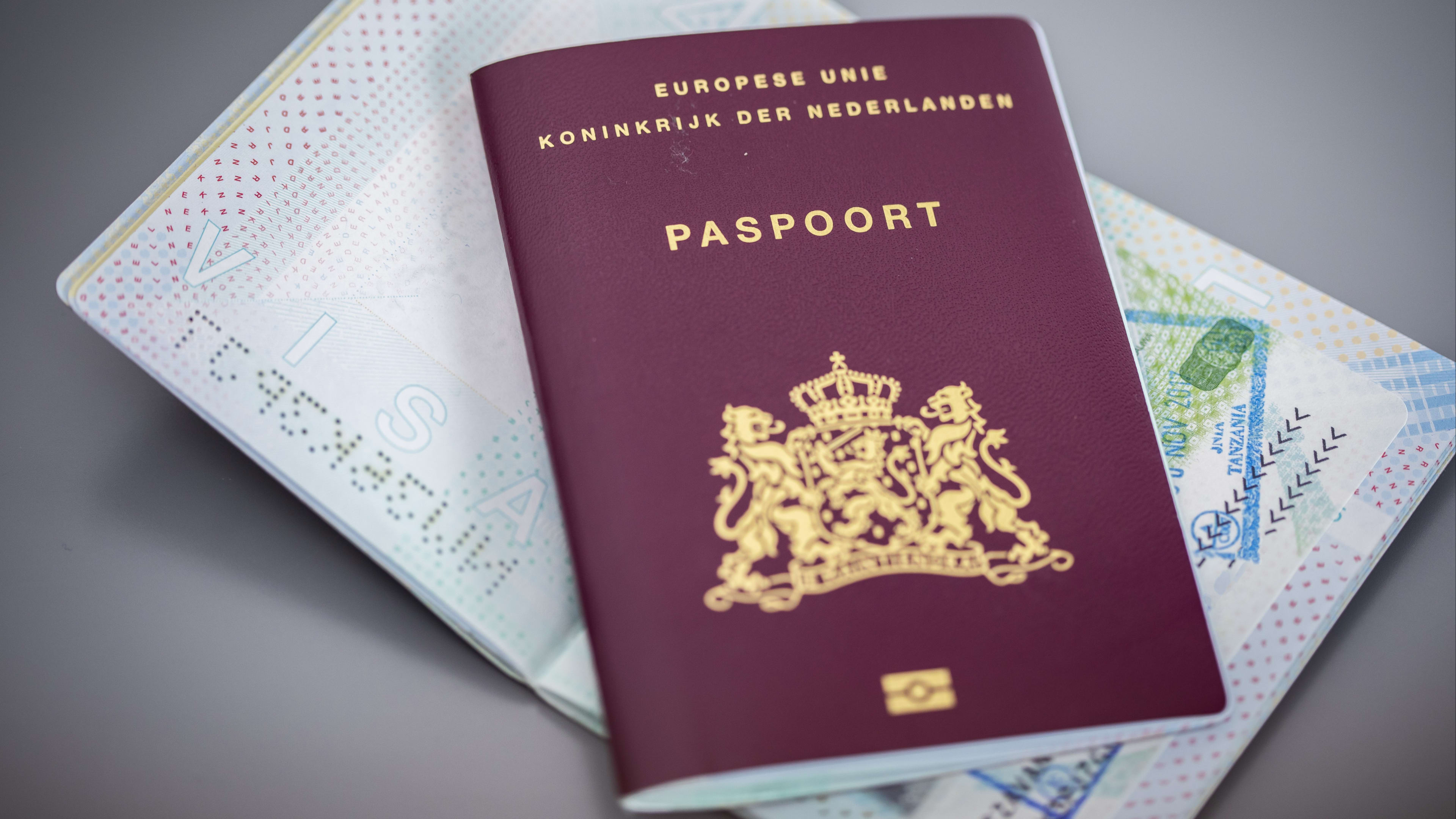 Pas op als jouw paspoort in 2024 verloopt, gemeentes waarschuwen voor paspoortpiek