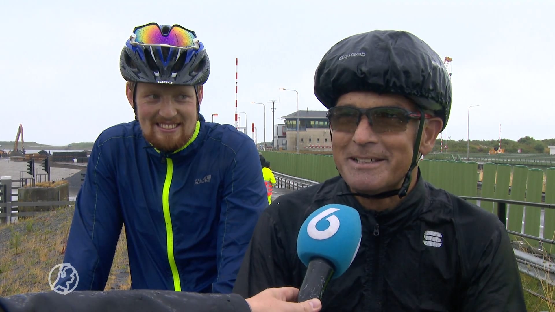 Fietsers kunnen hun geluk niet op: Afsluitdijk na vier jaar weer (even) open