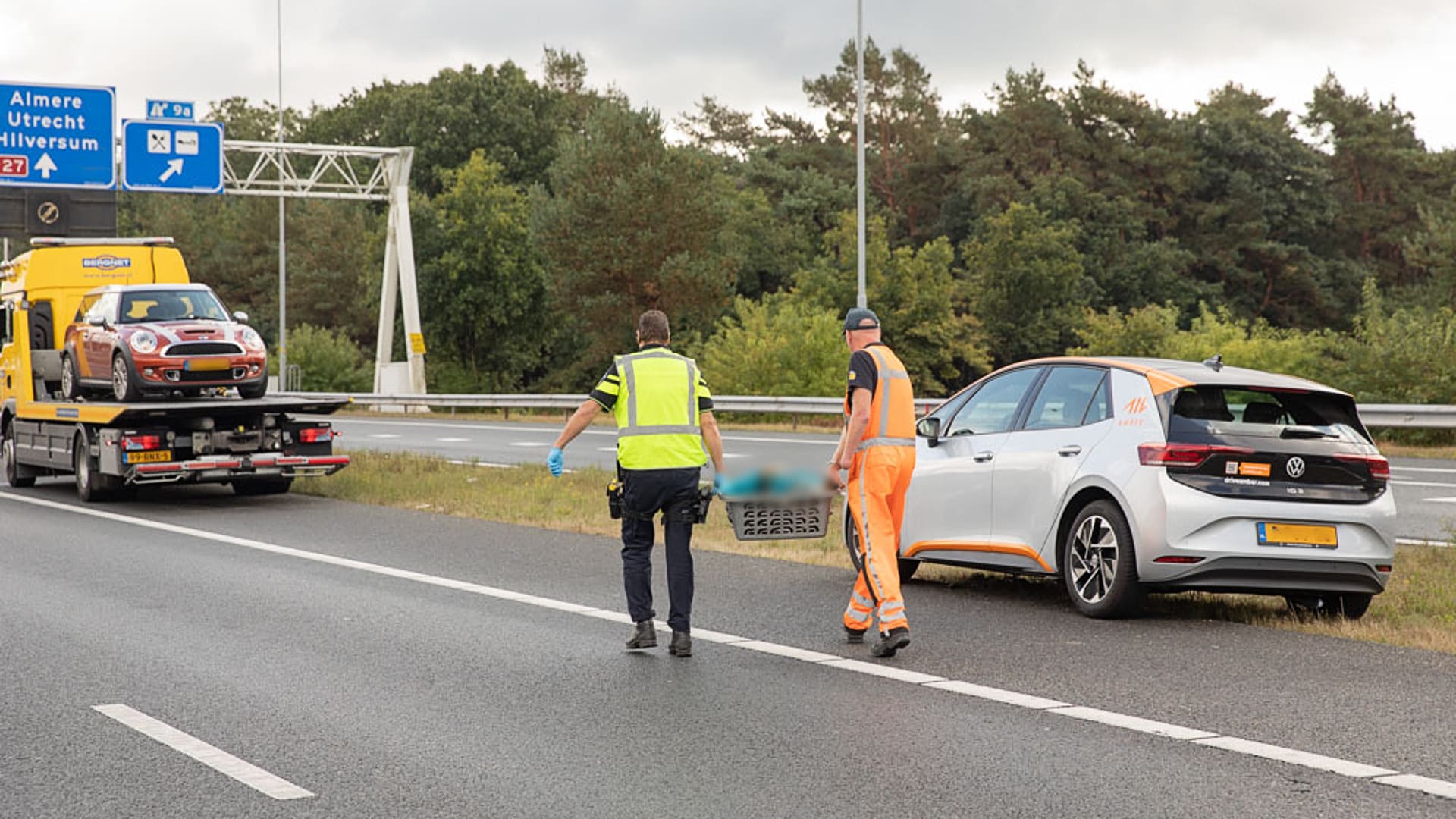 Losgebroken hond rent A1 op en wordt doodgereden