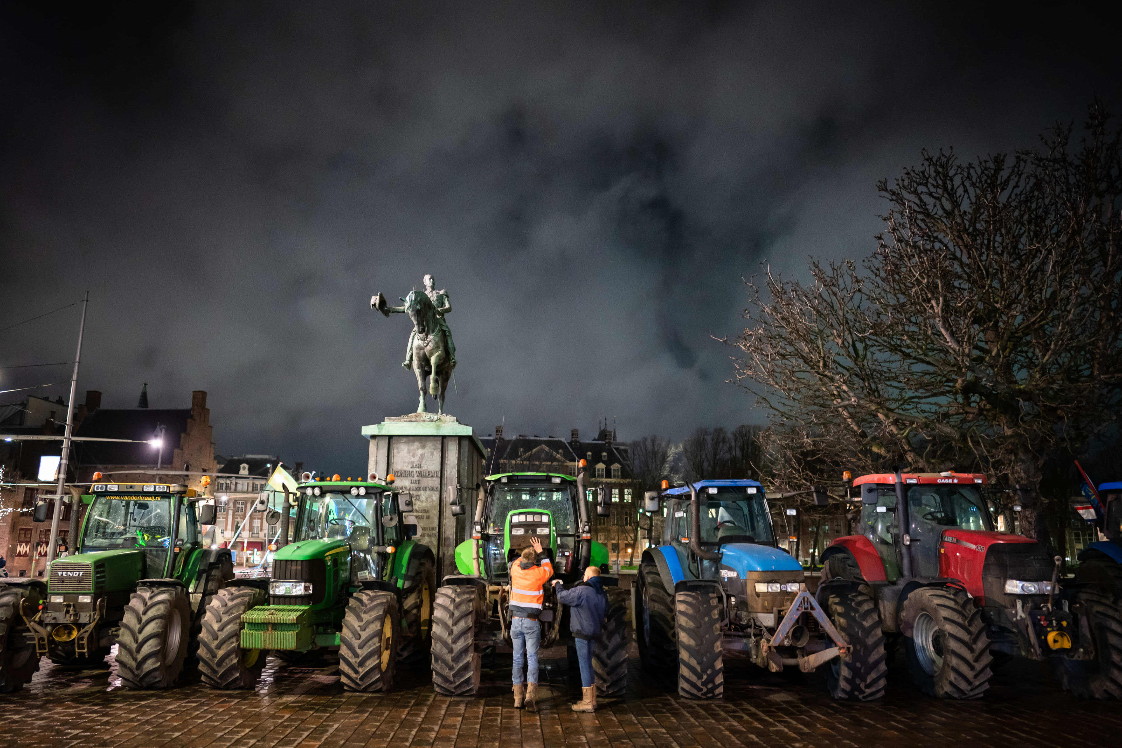 Eerste boeren met tractoren al in Den Haag voor boerenprotest