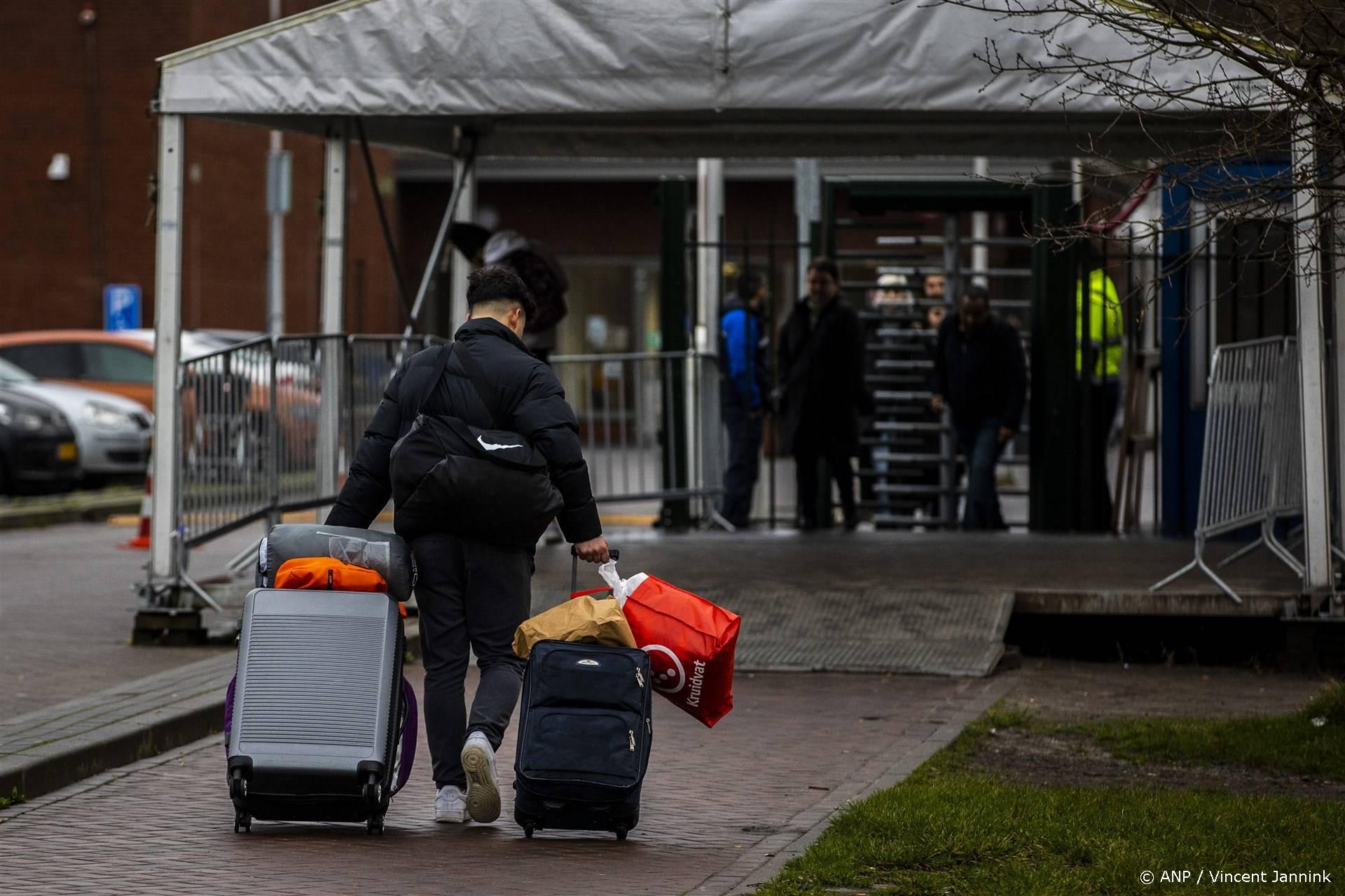 Kabinet wil instroom asielzoekers omlaag: met noodrecht strenger voor nareiziger en asielaanvrager