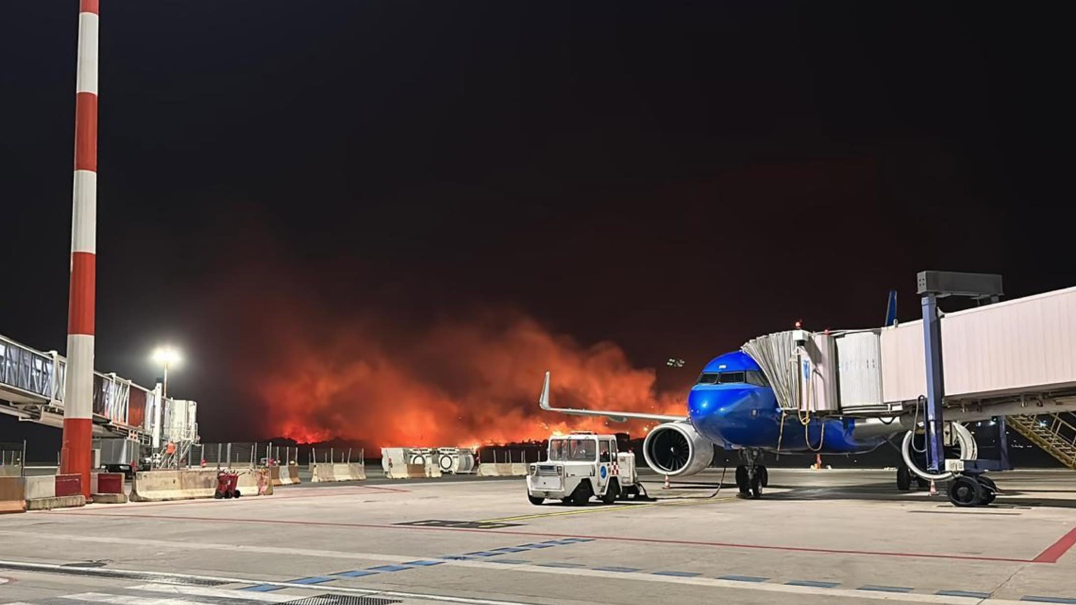 Toeristen laten zich niet tegenhouden door natuurbranden in Zuid-Europa: 'Ik hoop dat de airco het doet'