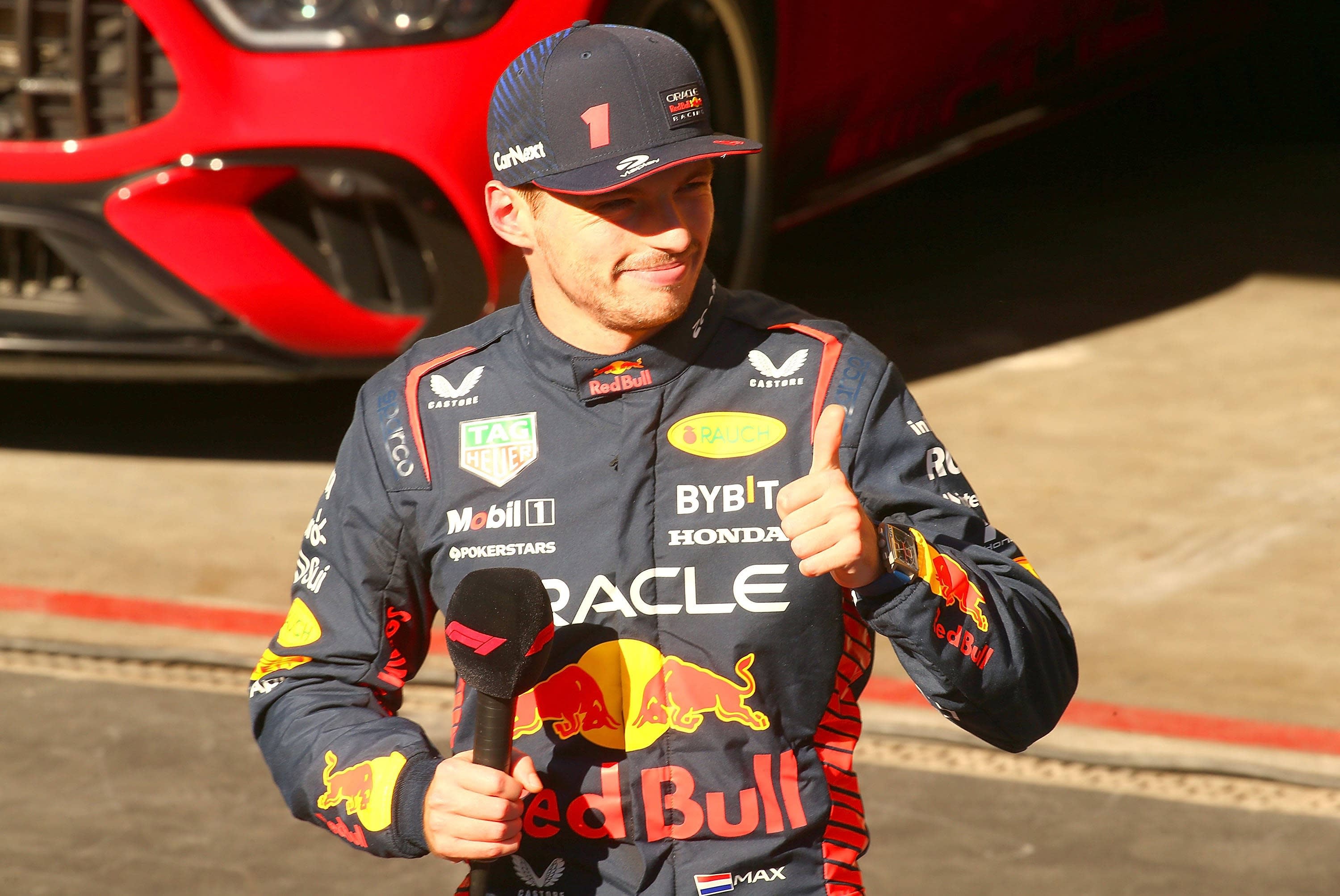 Verstappen breidt zegereeks in São Paulo uit en nadert record Vettel