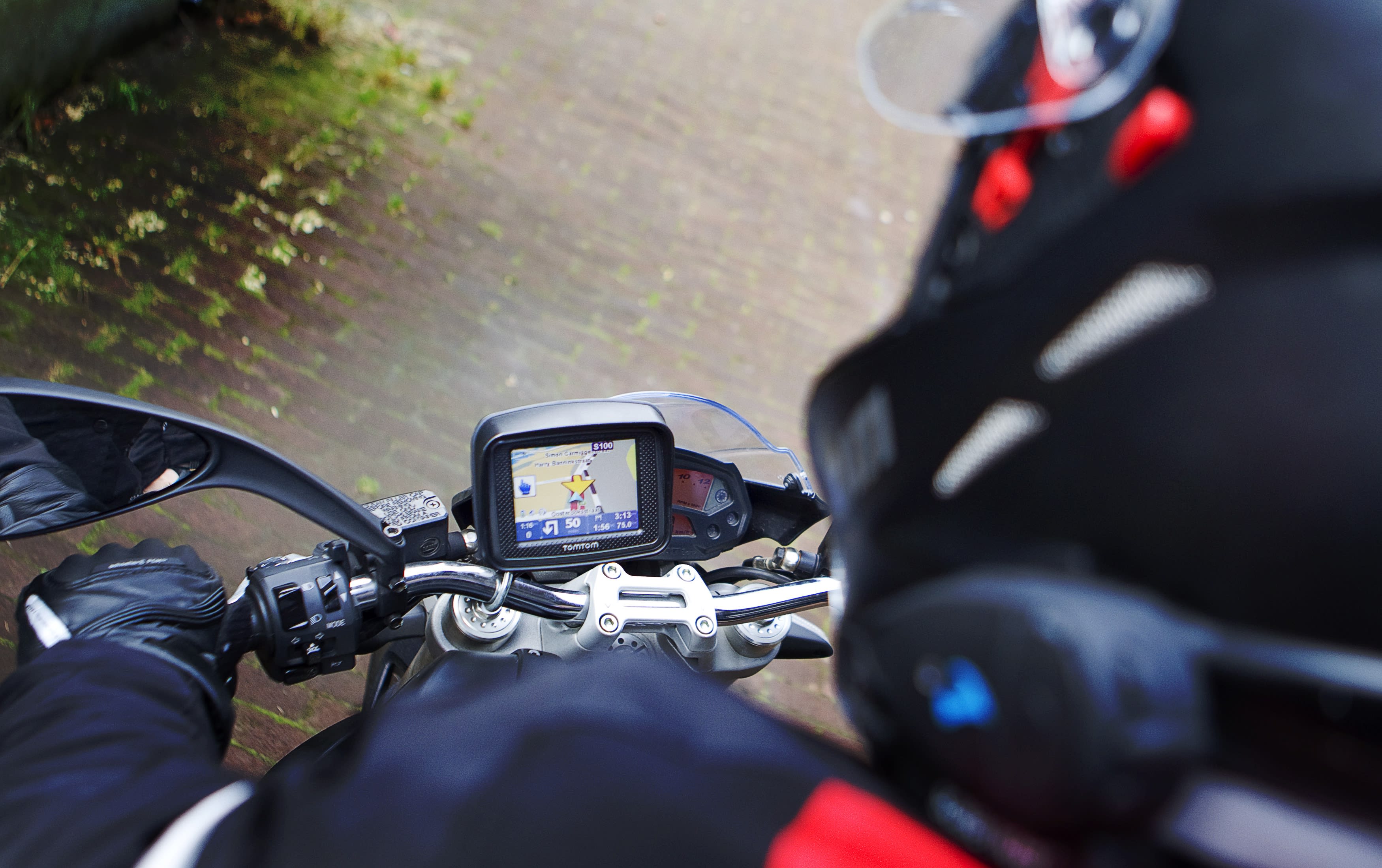 Nederlandse motorrijder raast over mountainbikepad en skipiste: 'Foutje in navigatie'