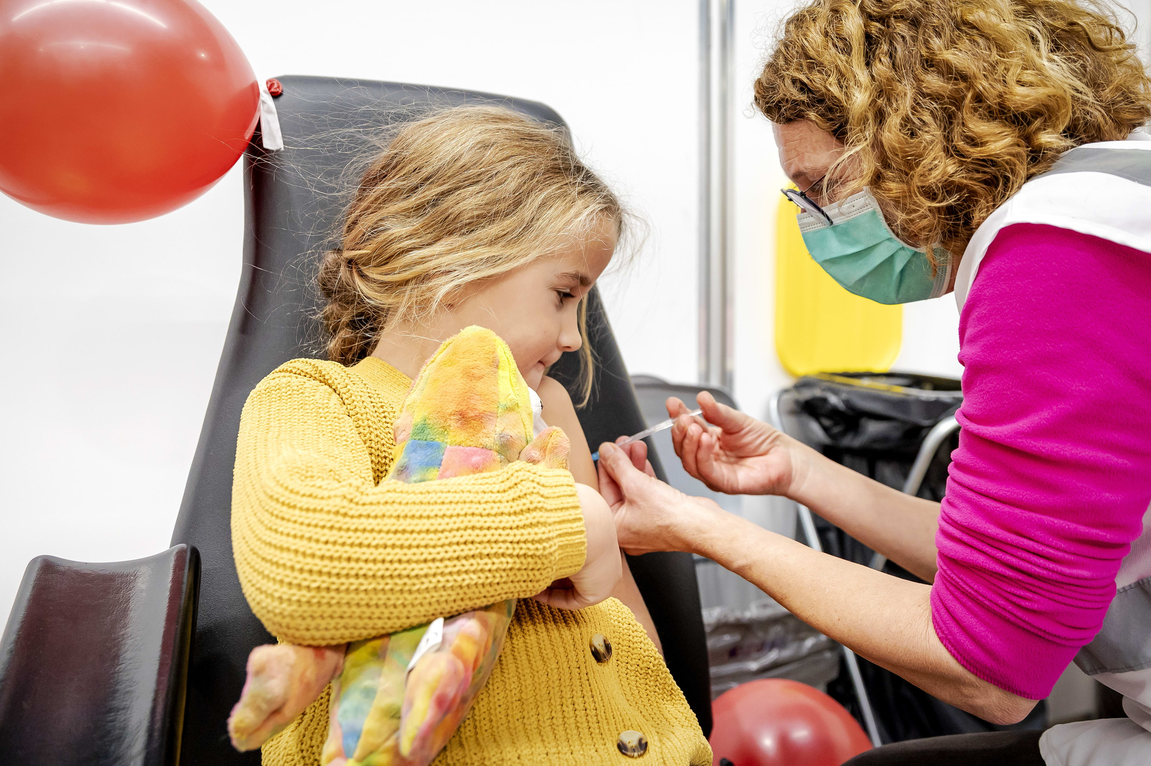 Steeds minder kinderen krijgen standaardvaccinaties, RIVM en Van Ooijen bezorgd