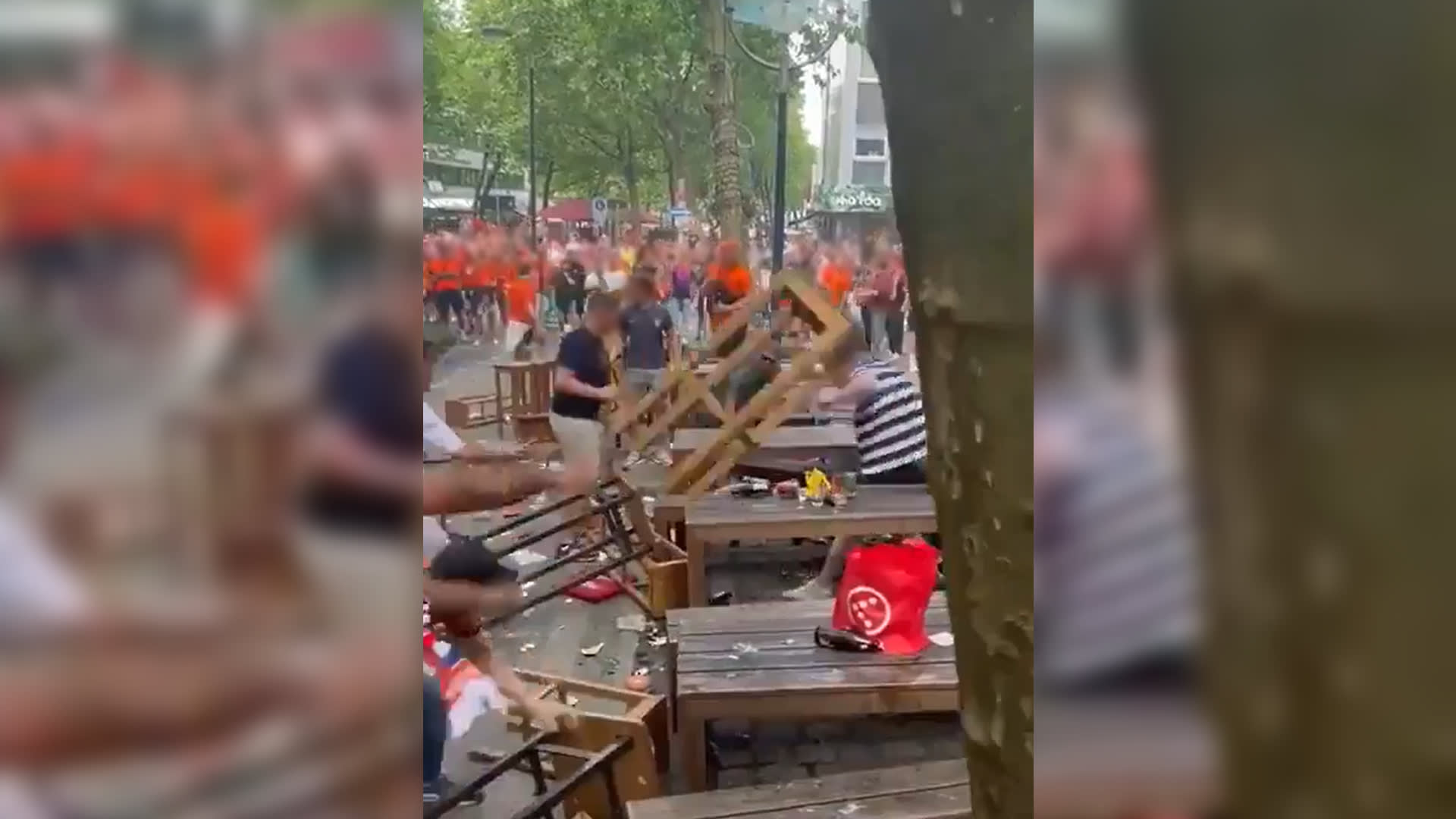 Oranjefans gooien stoelen naar Engelse fans tijdens vechtpartij: meerdere gewonden