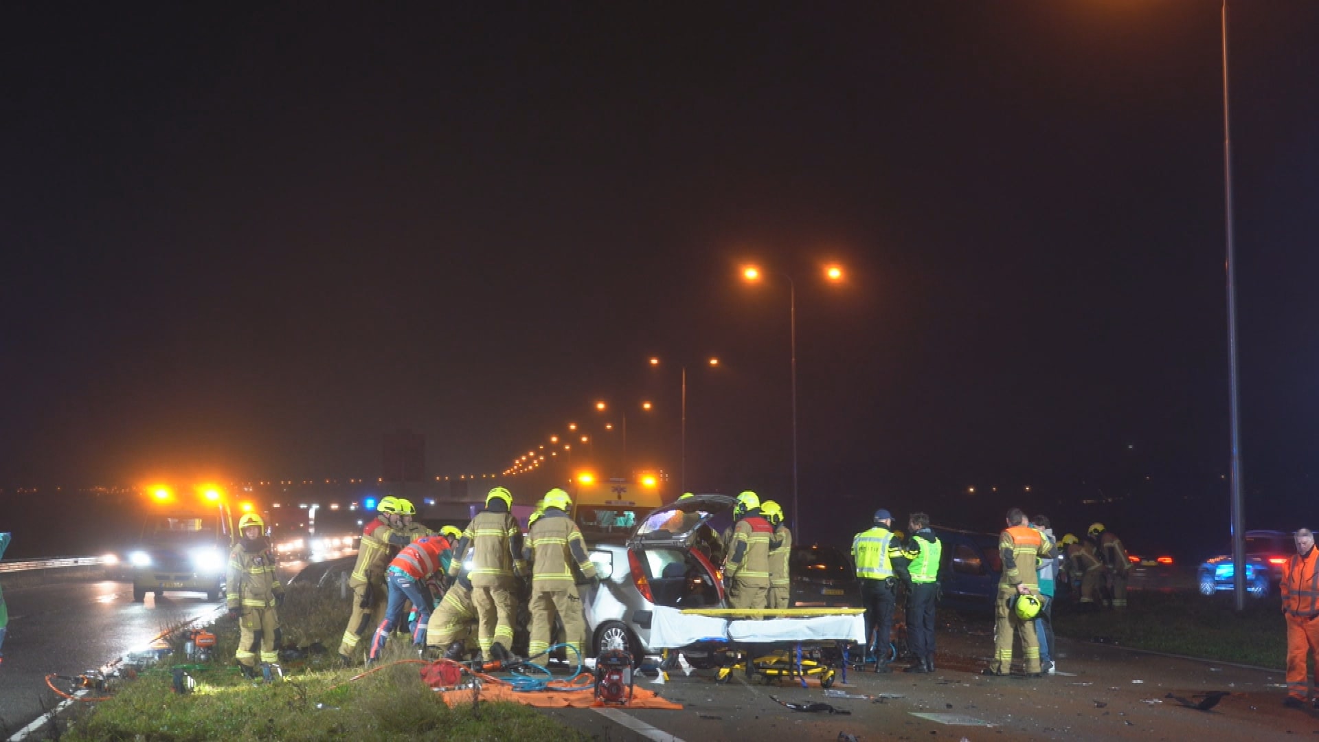 Ongeluk met zeven auto's op N242 bij Alkmaar, meerdere gewonden