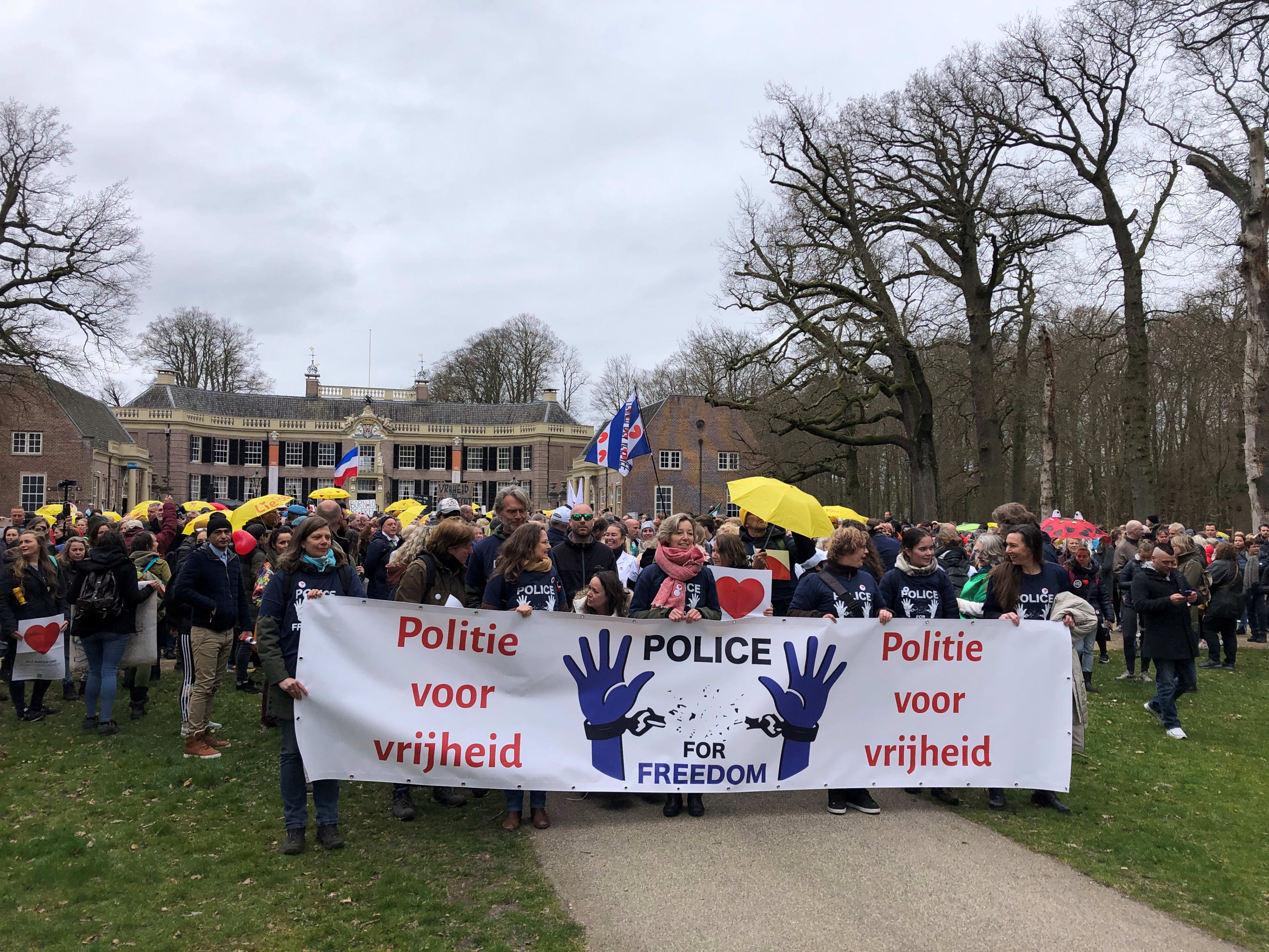 'Paar duizend mensen' lopen vanuit Baarn 'Mars van de menselijke vrijheid'