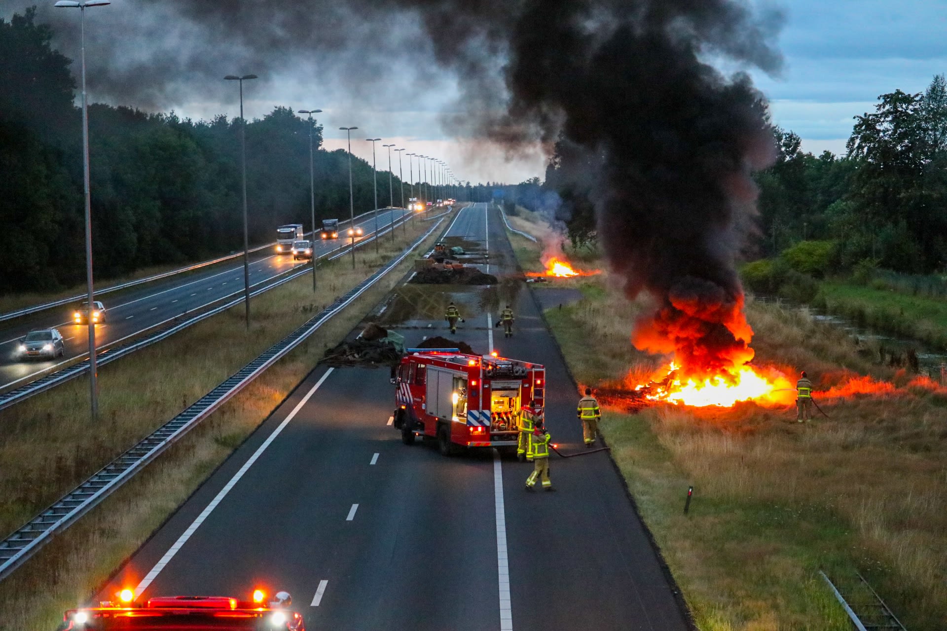 Brandjes, blokkades en afvaldumpingen op de weg: welke straffen staan daarop?