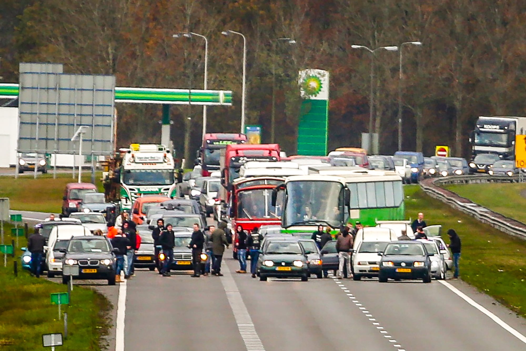 Gelddonaties voor blokkeerfriezen na veroordelingen gedoneerd aan goede doelen