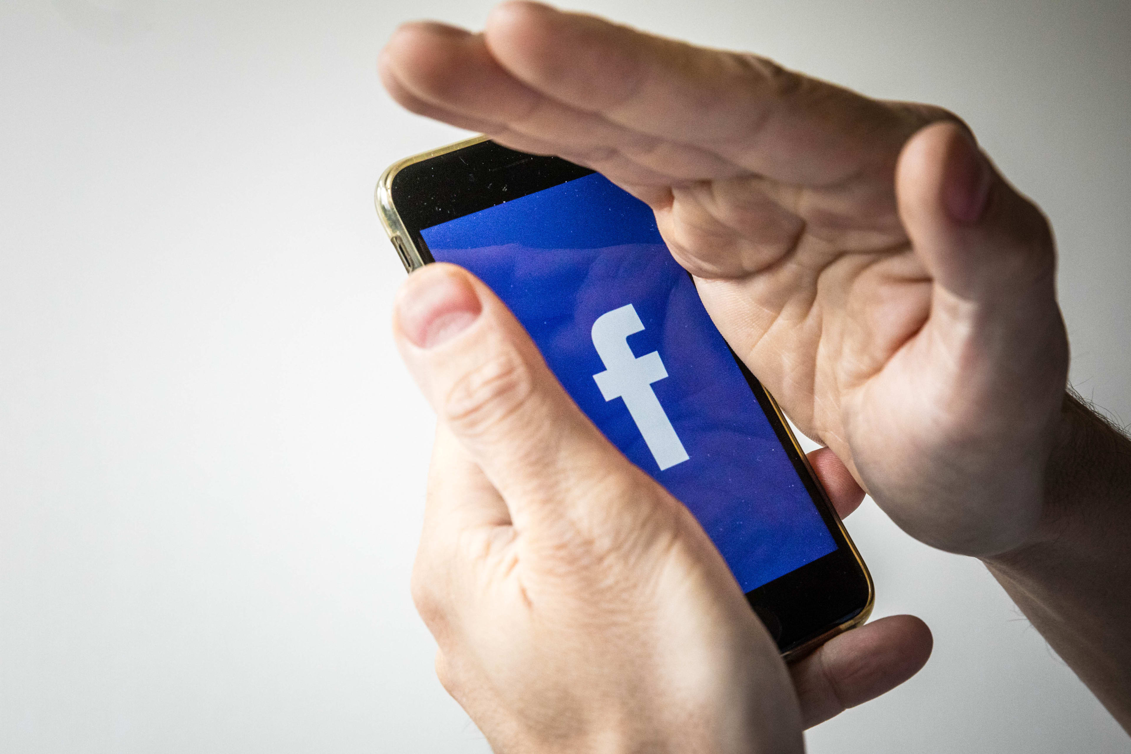 Rechter: Facebook mocht pagina 'Nee tegen 1,5 meter' offline halen