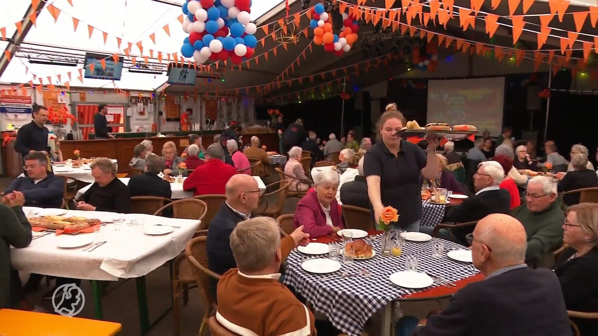 Koningsdag staat voor de deur, op deze plek is het al dagenlang feest