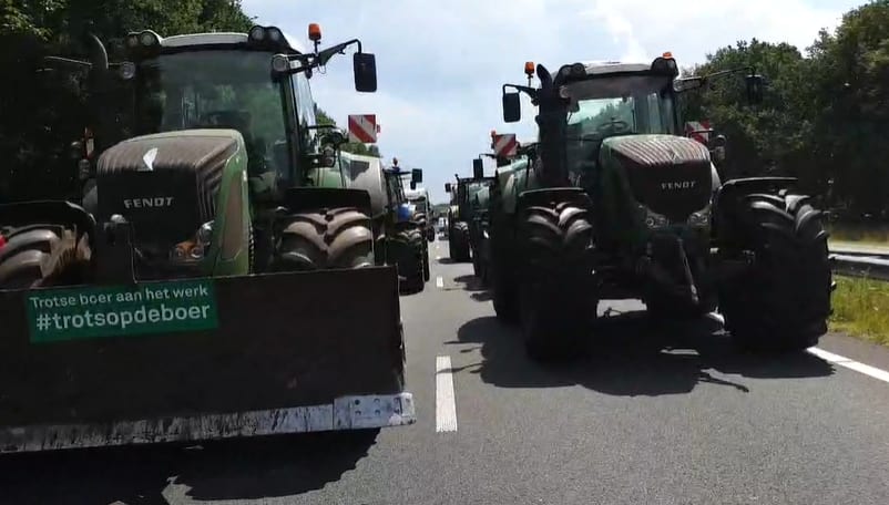 Boeren blokkeren snelwegen vanuit Duitsland, ook elders blokkades