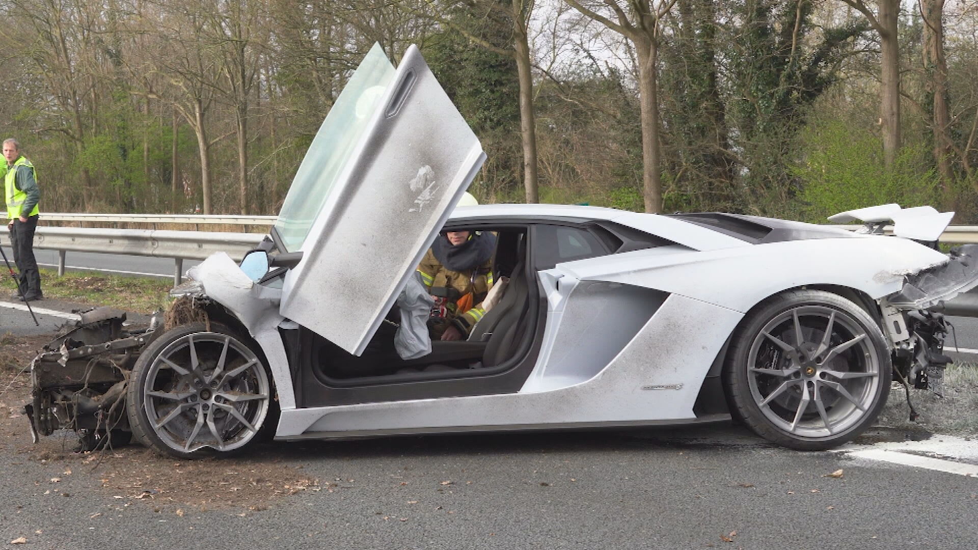 YouTuber Rick reed met Lamborghini boven 260 km/u bij crash tegen vangrail