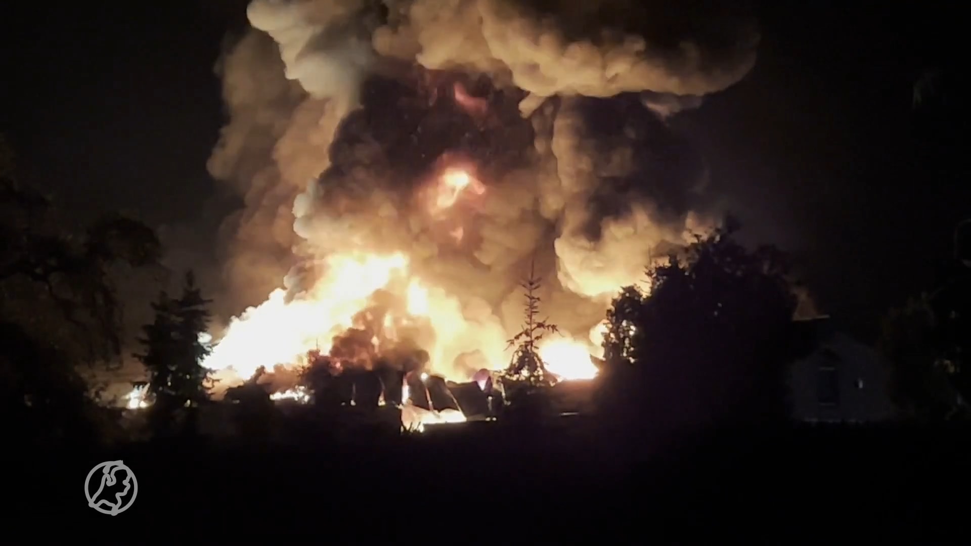 Grote brand verwoest opslagloods met persoonlijke storage units in Didam